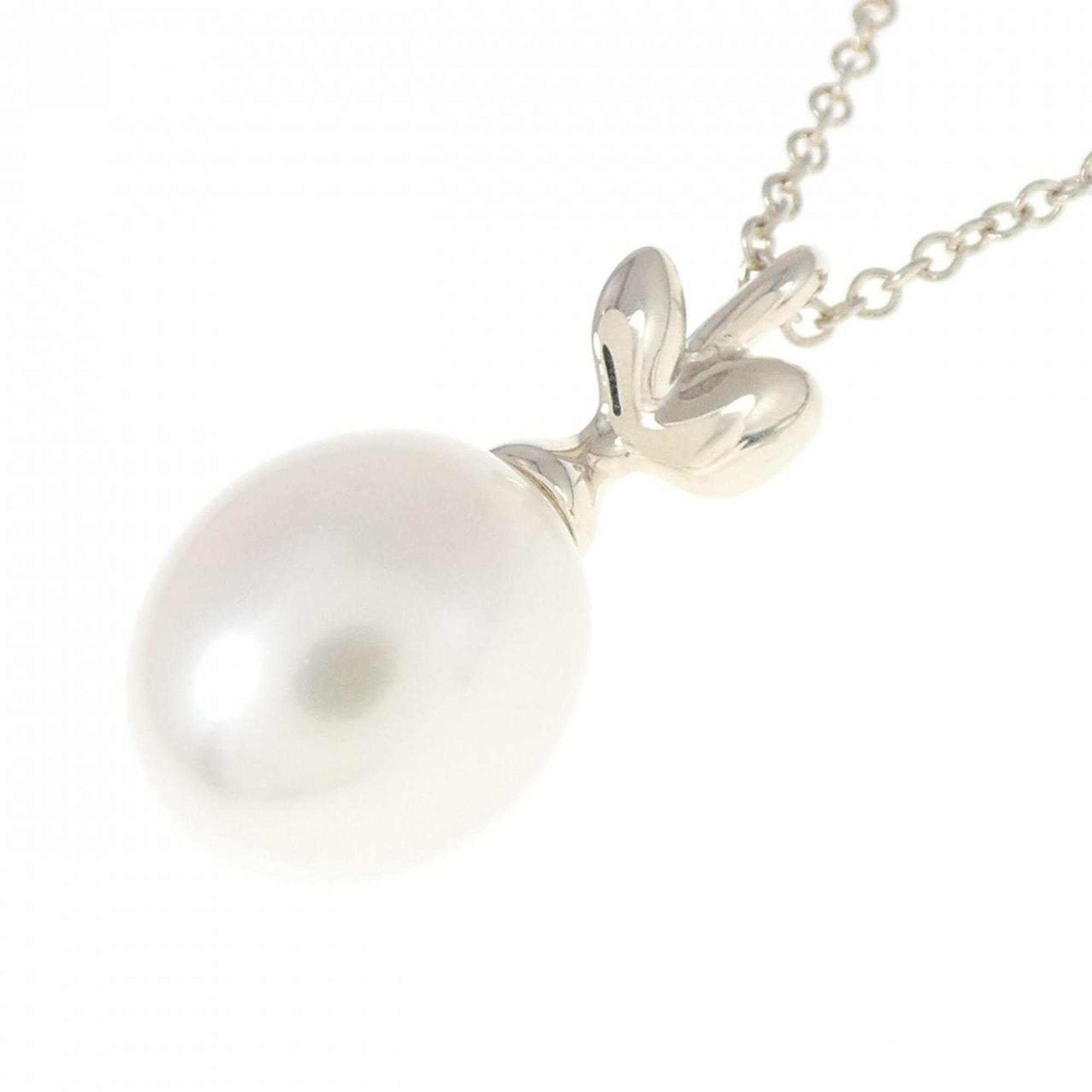 Pendant Necklace with Freshwater Pearl