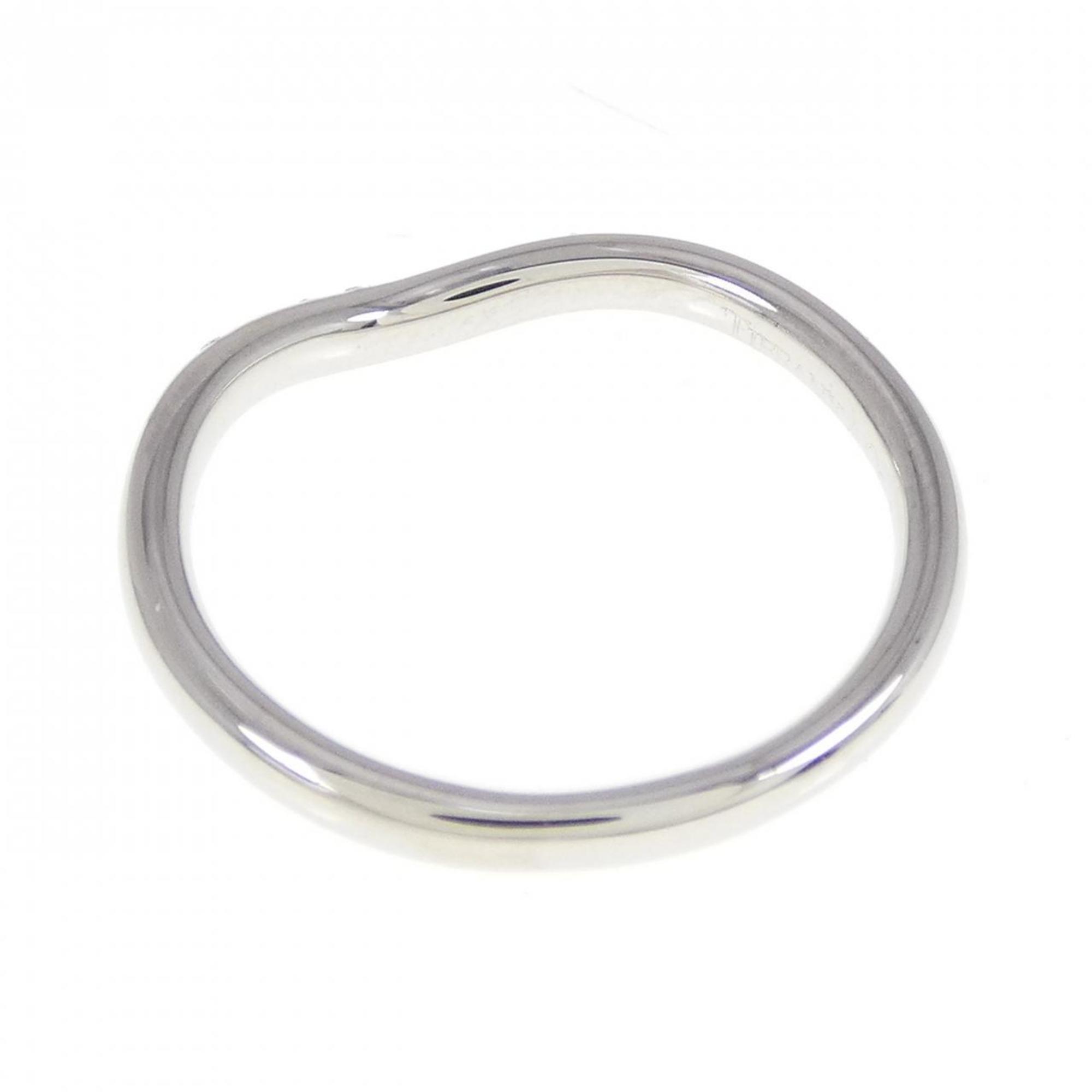 Curved Ring with Diamond