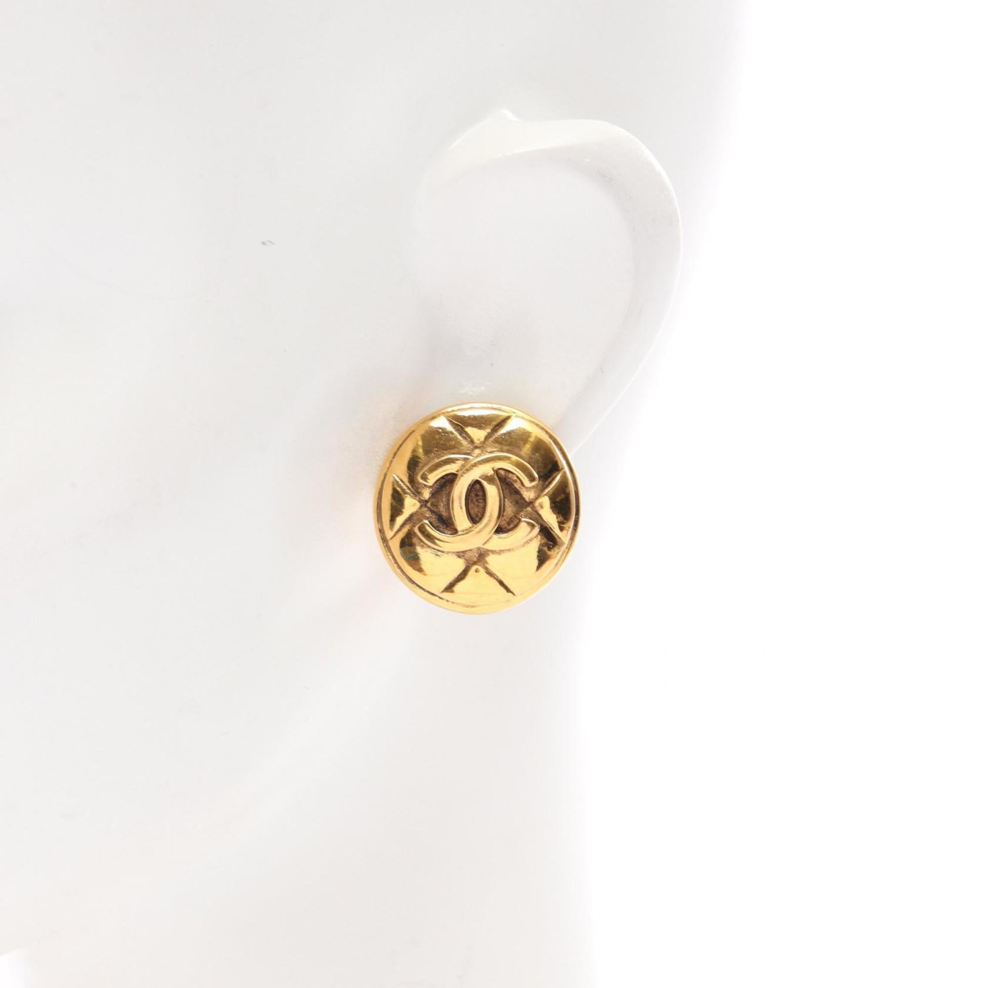 CC Logo Clip-On Earrings Metal Gold-Tone Metal