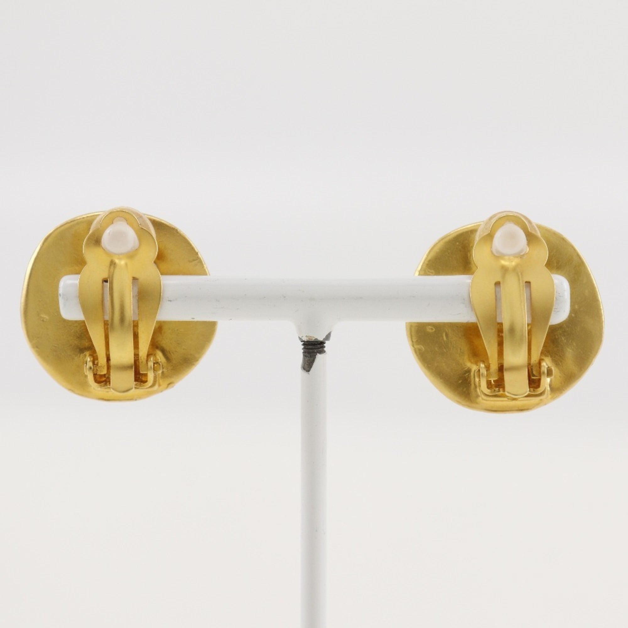 CC Logo Clip-On Earrings Metal Gold-Tone Metal