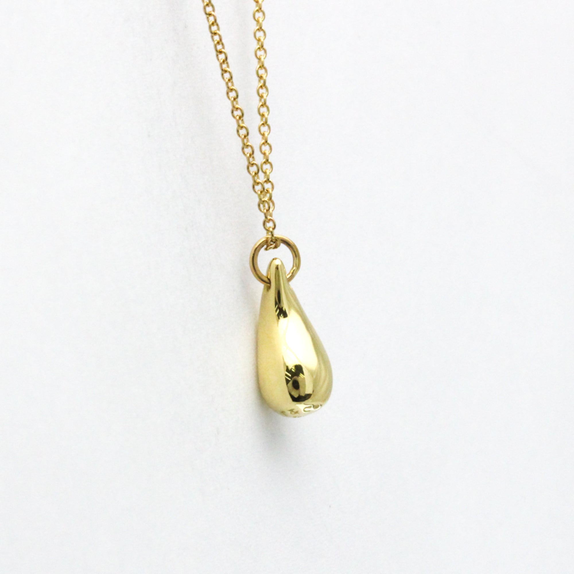 Teardrop Pendant Necklace 18K Yellow Gold