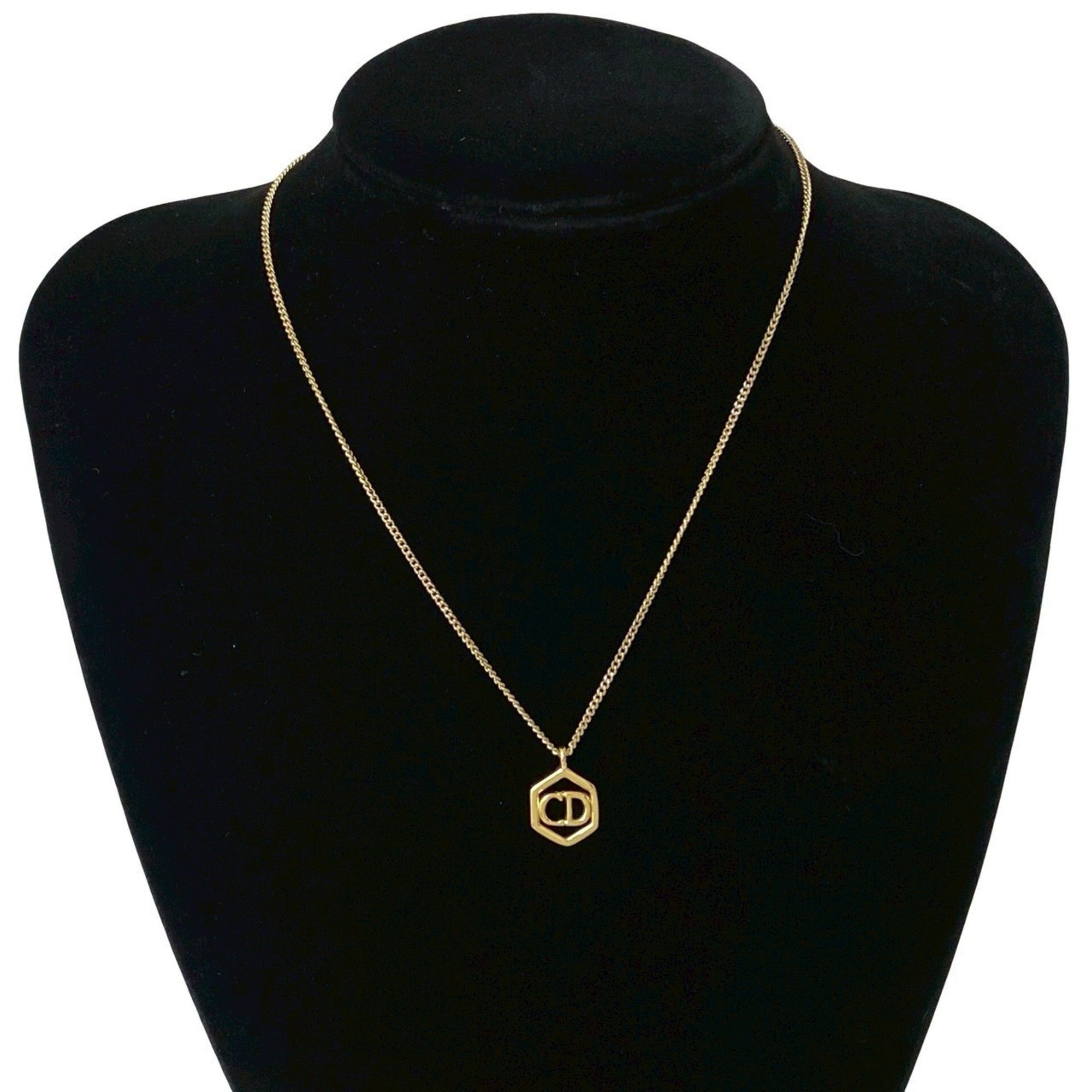 Chain Pendant Necklace Gold