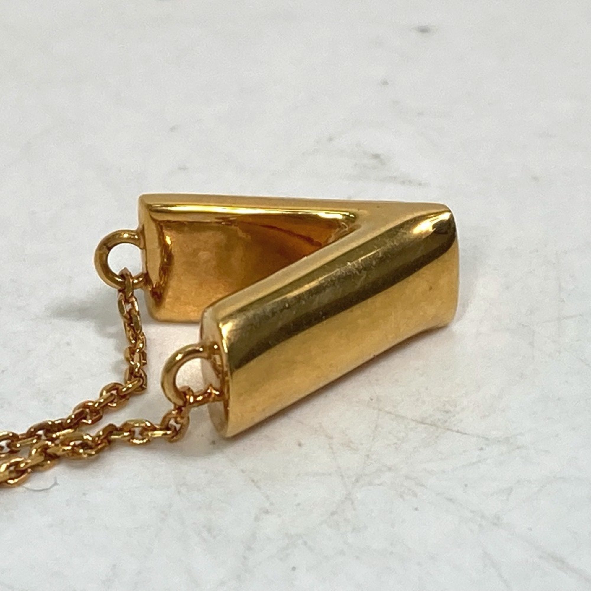 Initial V Pendant Necklace Gold