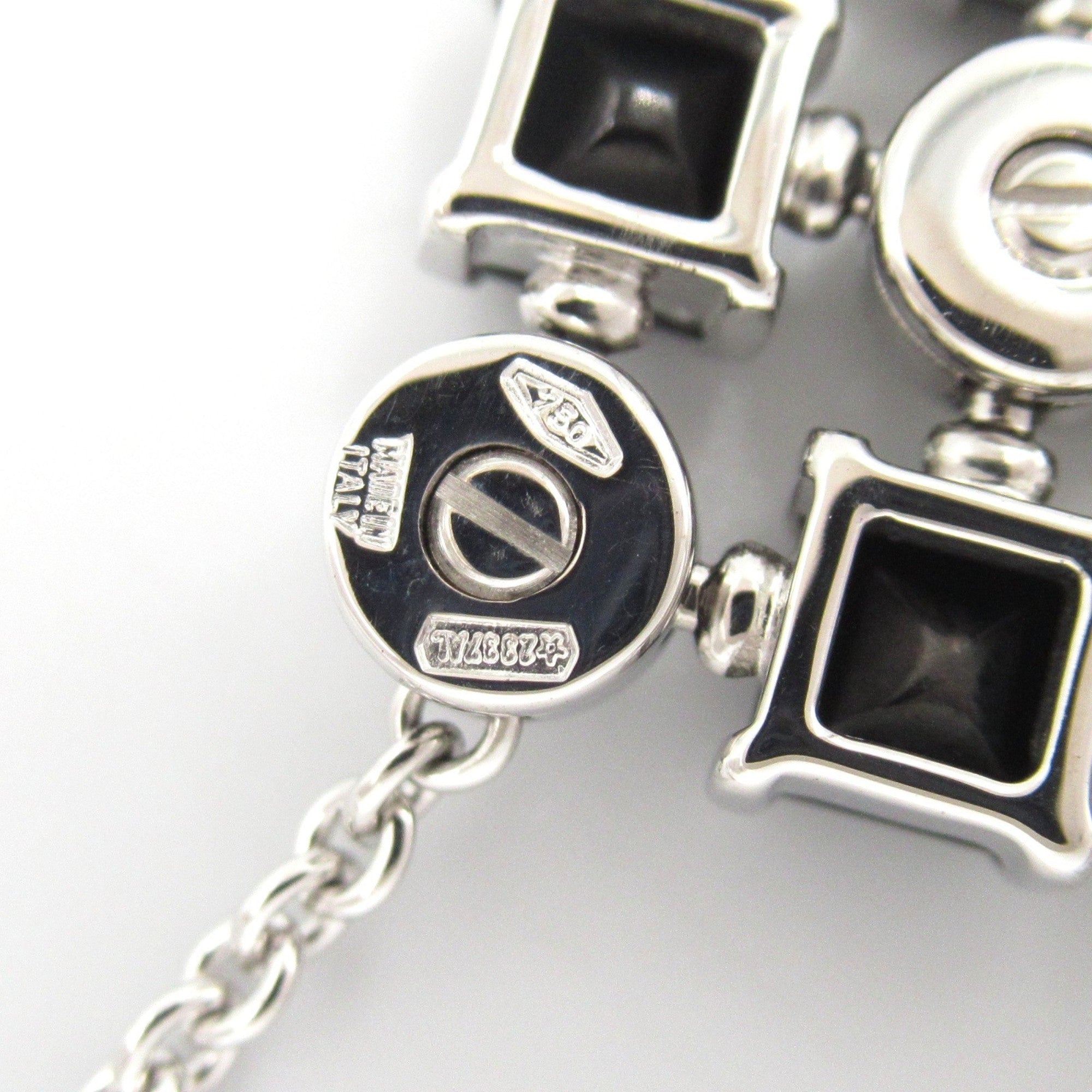 Lucia Pendant Necklace 18K White Gold with Diamond and Onyx
