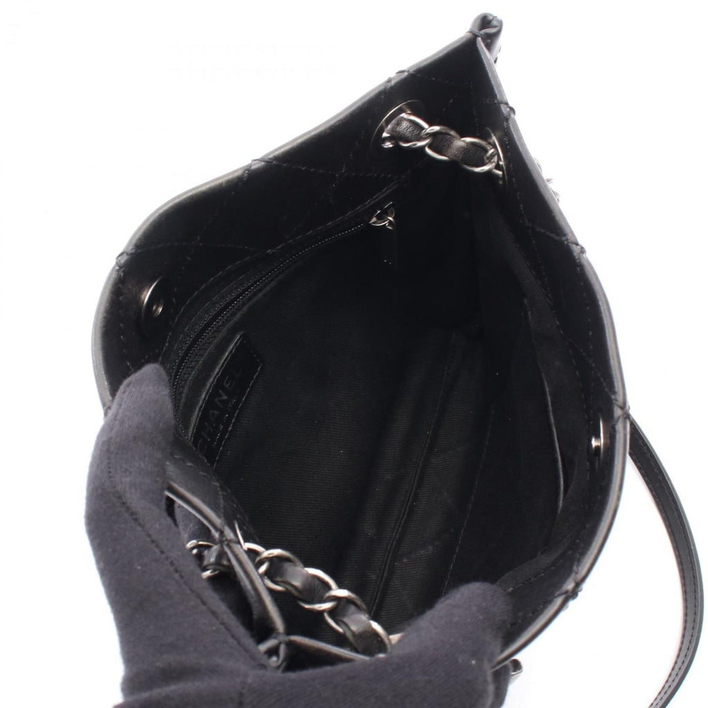 CC Pocket Hobo Quilted Caviar Medium