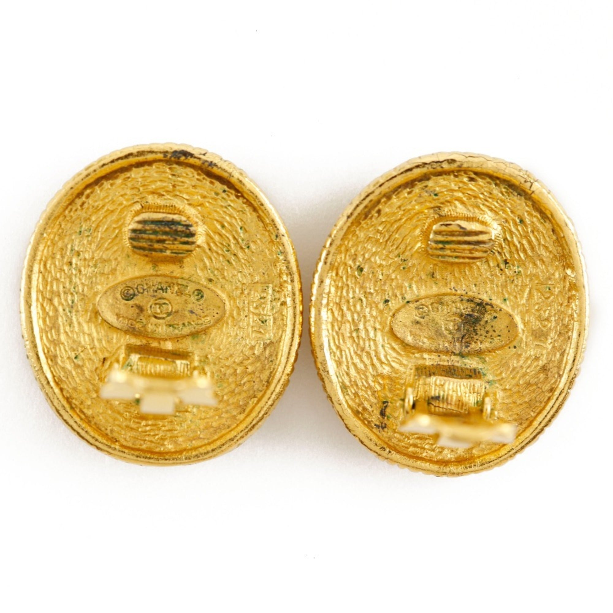 CC Logo Clip-On Earrings Metal Gold-Tone Metal