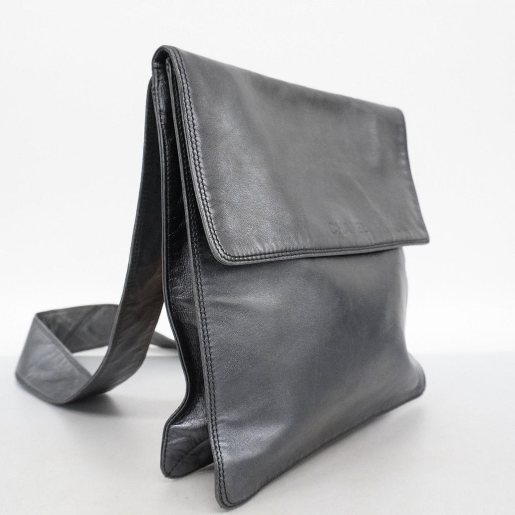 Vintage Logo Flap Messenger Bag Leather Medium