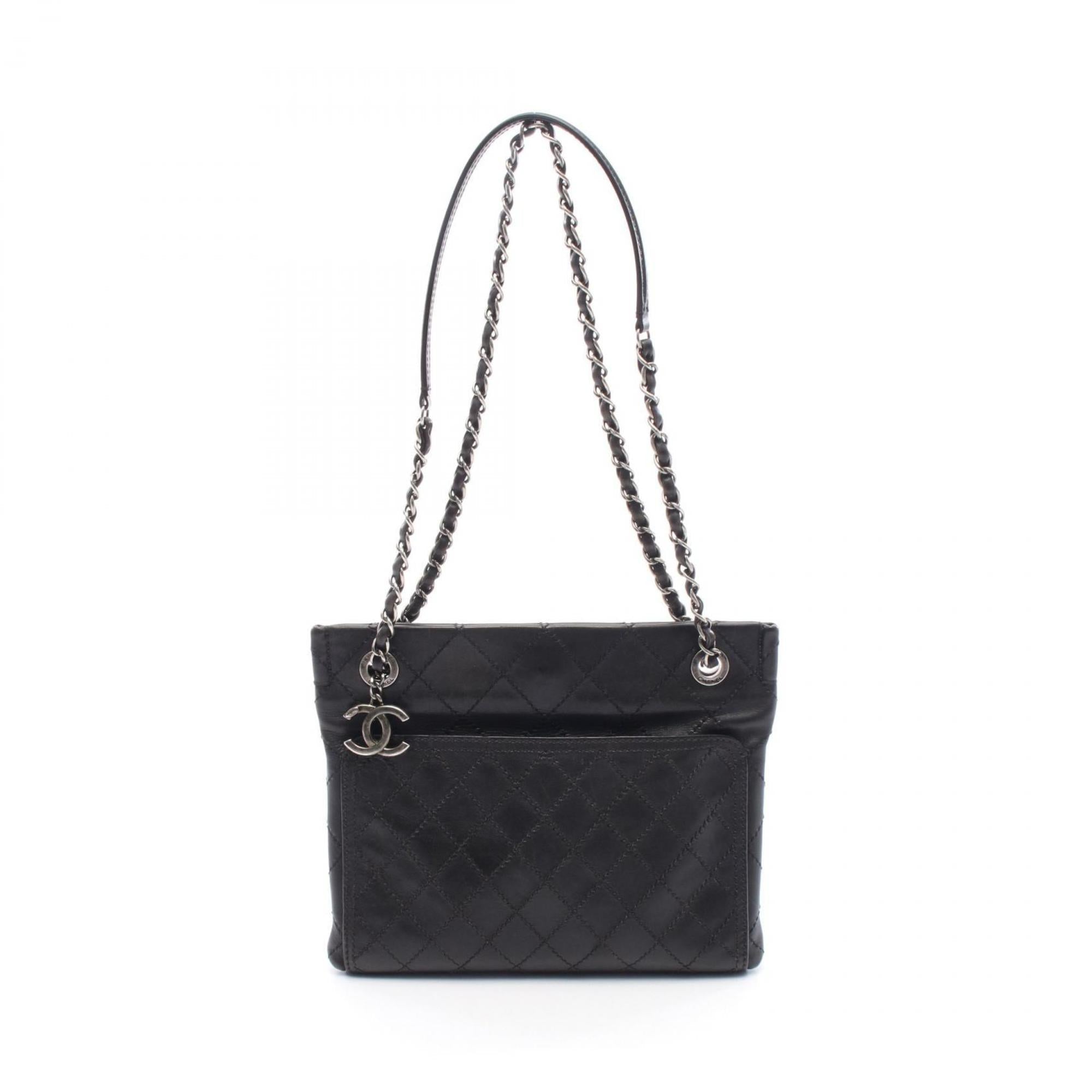 CC Pocket Hobo Quilted Caviar Medium