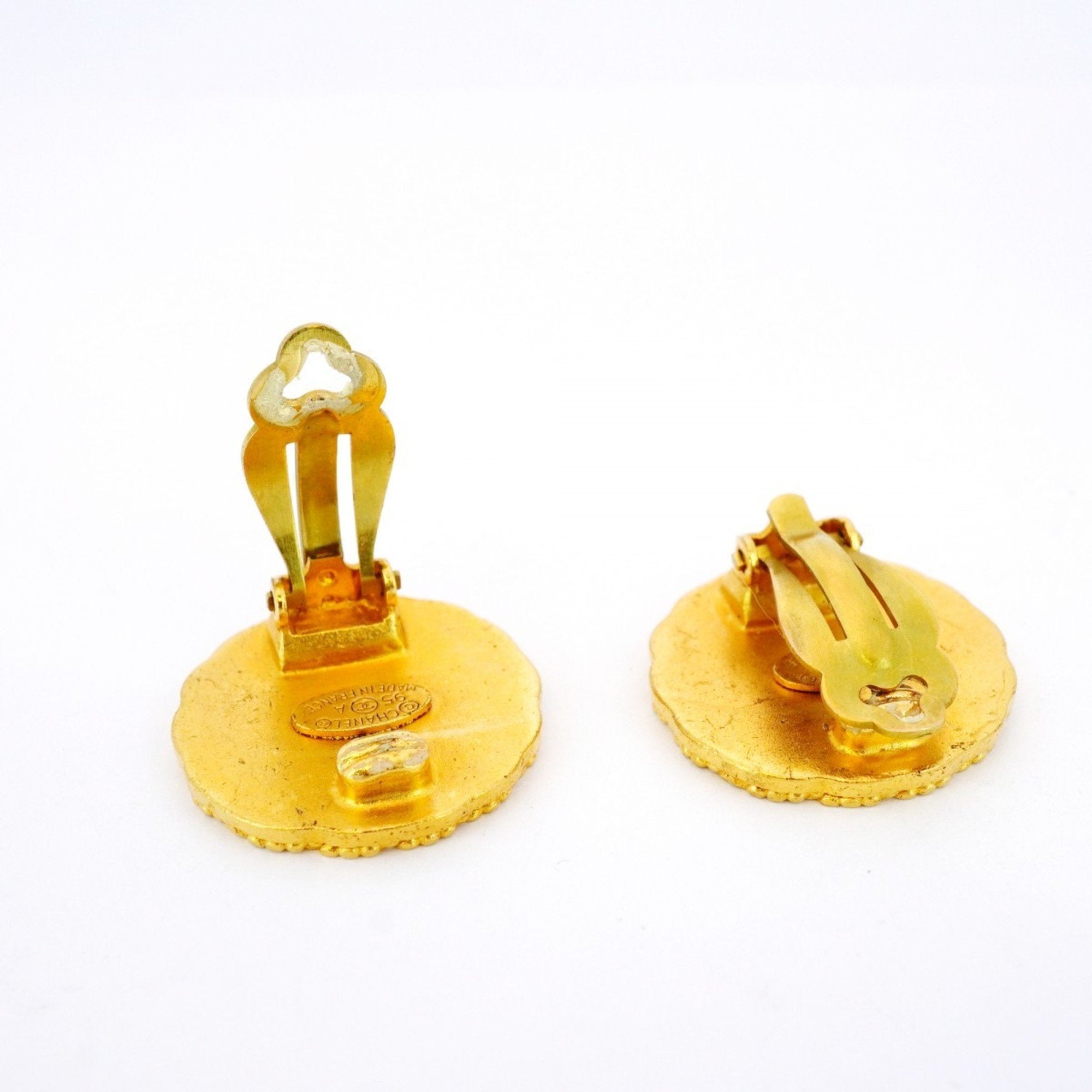 CC Logo Circle Clip-On Earrings Metal Gold-Tone Metal