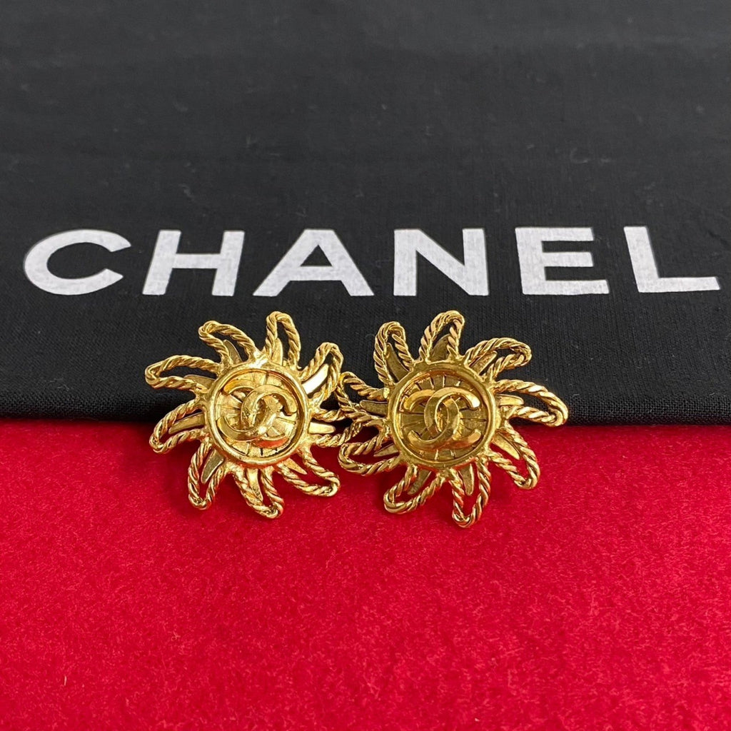 CC Logo Clip-On Earrings Metal Gold-Tone Metal