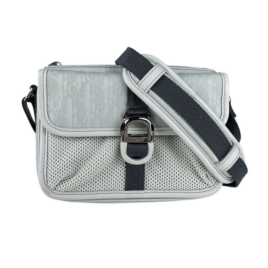 30 Montaigne Flap Bag Oblique Canvas
