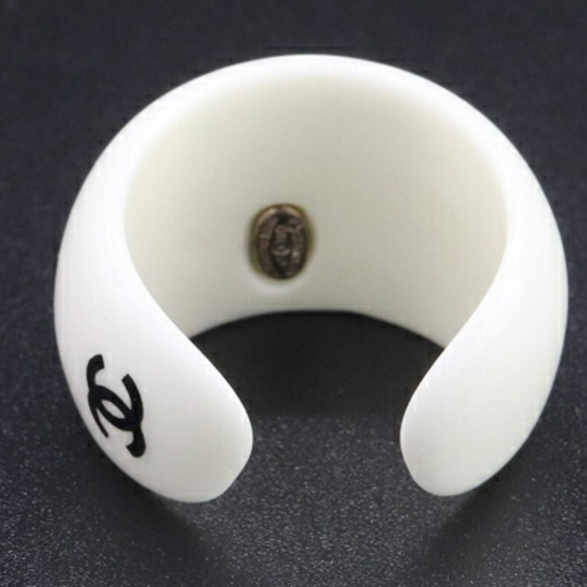 Ring Plastic Black Ivory