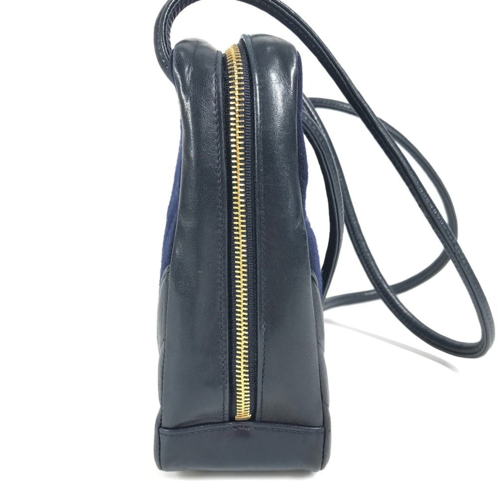 Vintage Zip Shoulder Bag Chevron Caviar Medium
