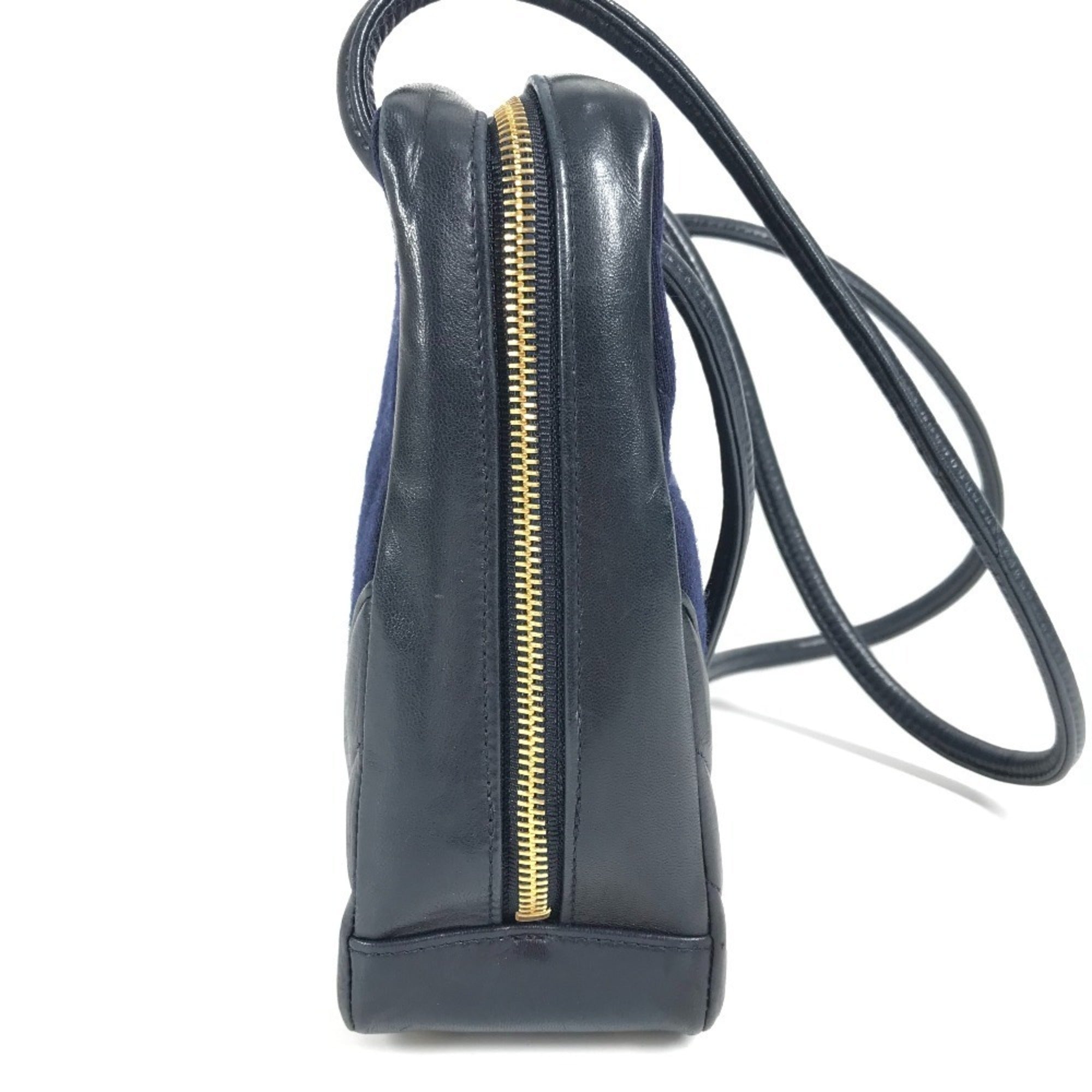 Vintage Zip Shoulder Bag Chevron Caviar Medium