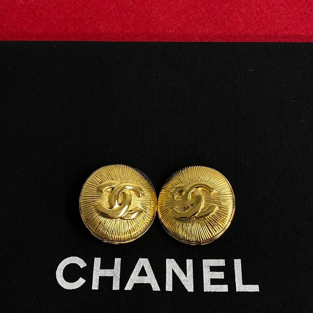 CC Logo Clip-On Earrings Metal Gold-Tone Metal