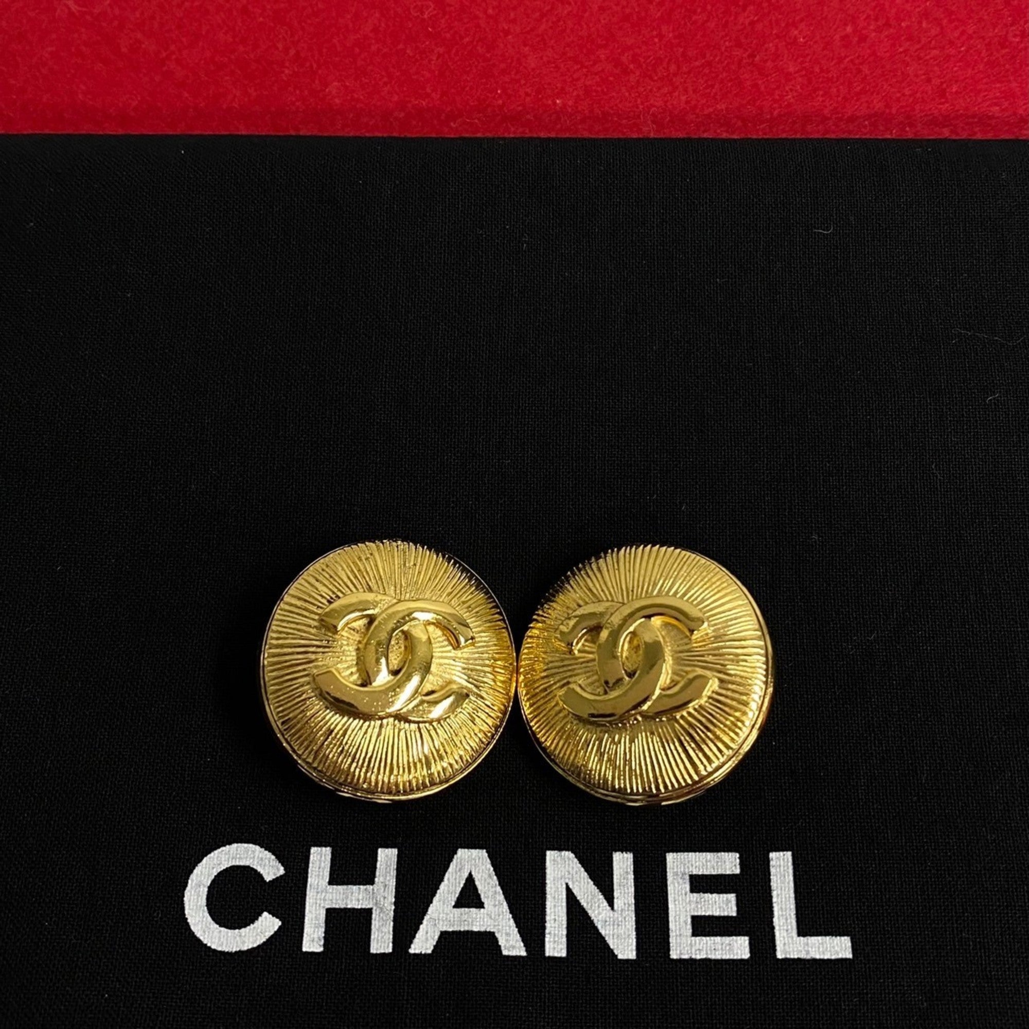 CC Logo Clip-On Earrings Metal Gold-Tone Metal