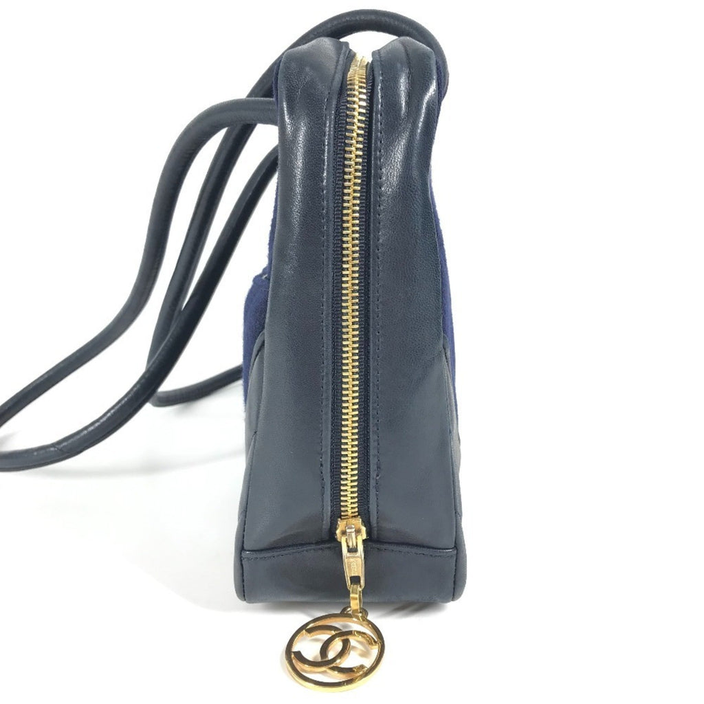 Vintage Zip Shoulder Bag Chevron Caviar Medium