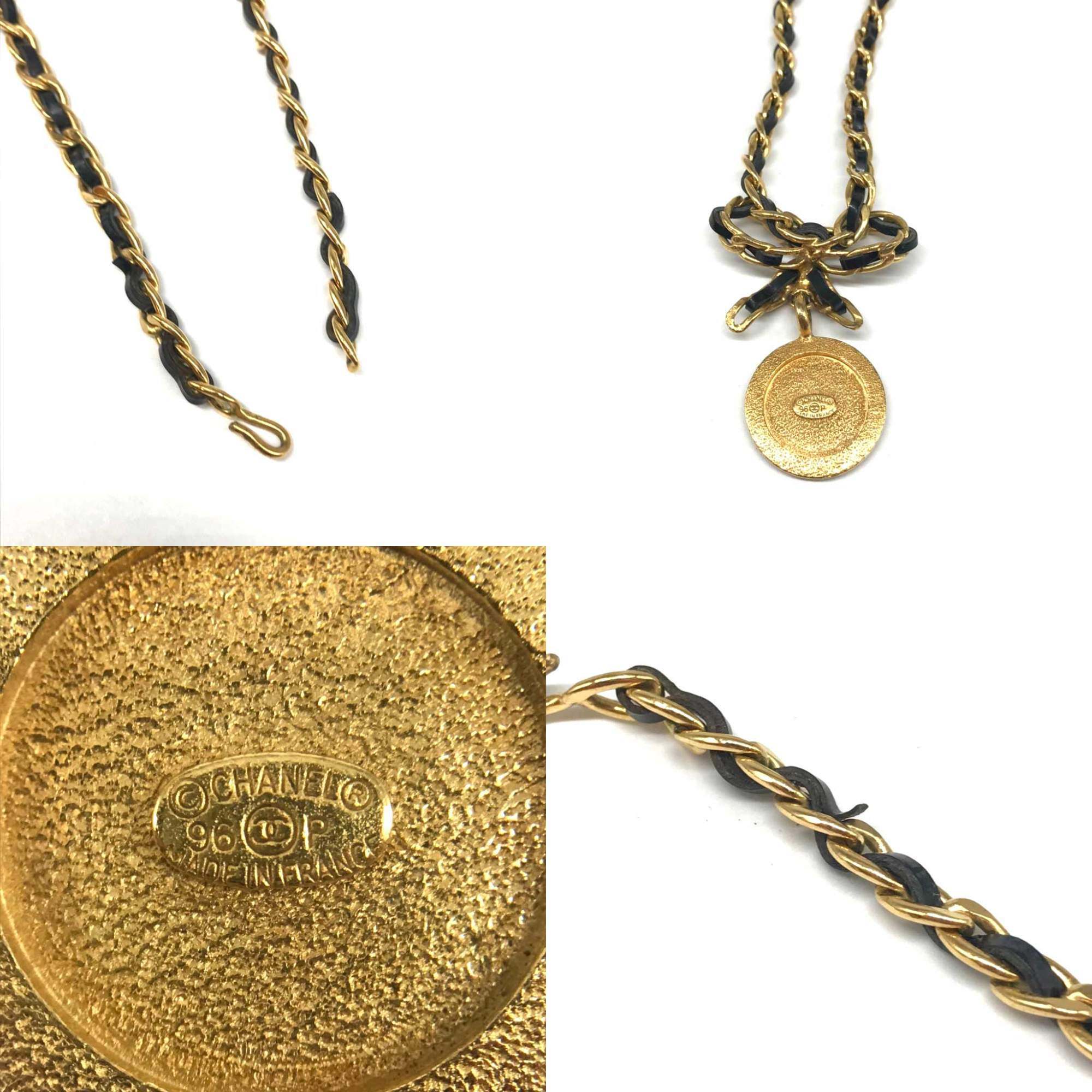 Medallion Pendant Necklace Leather and Metal with Rhinestone