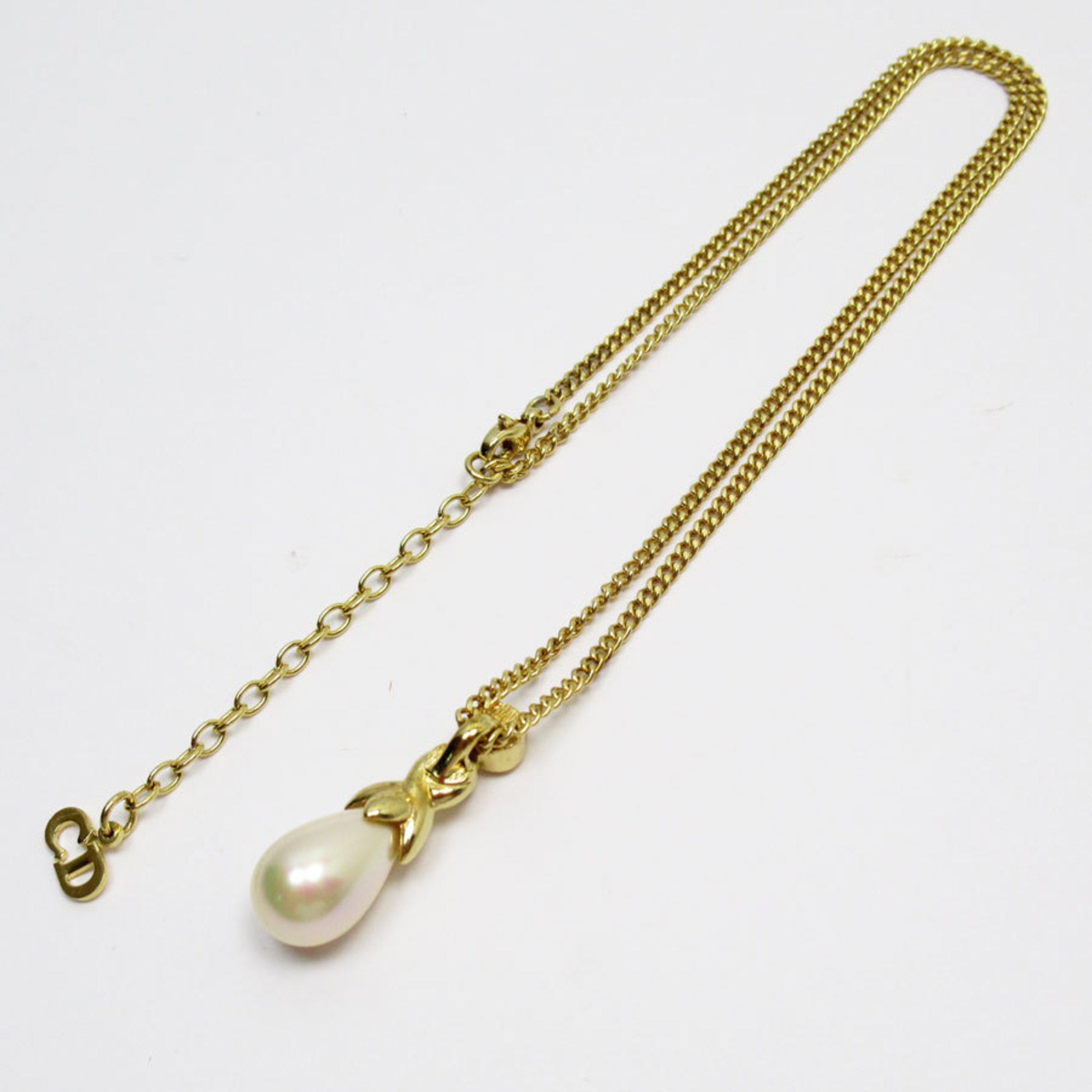 Pendant Necklace Gold Metal with Pearl