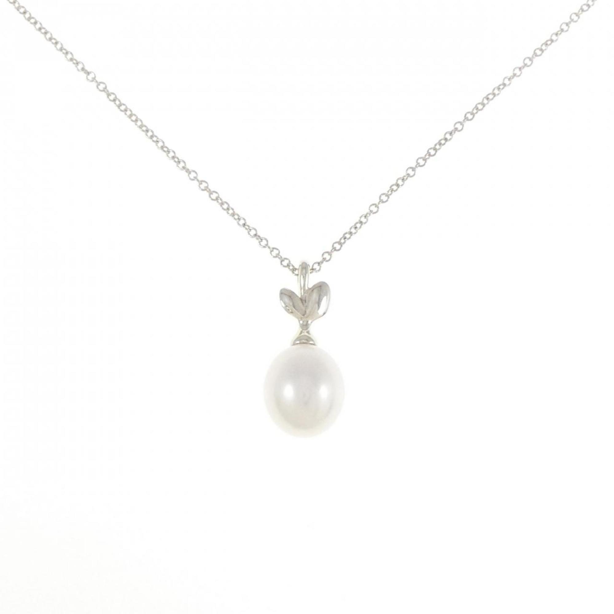 Pendant Necklace with Freshwater Pearl