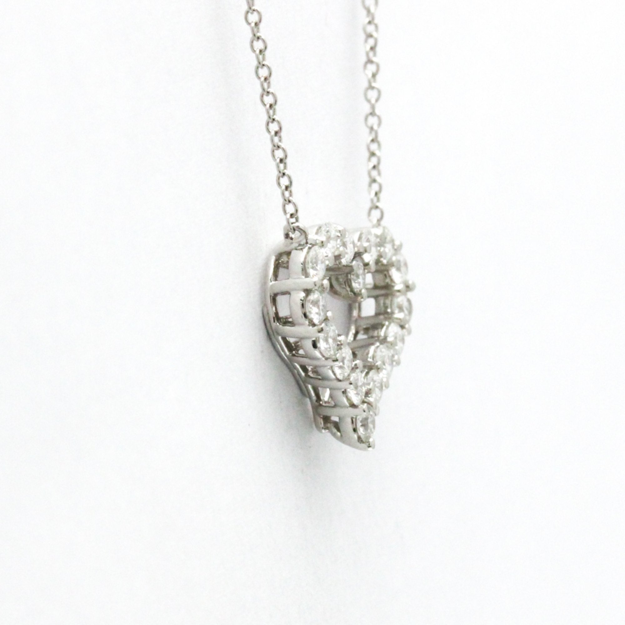 Sentimental Heart Pendant Necklace Platinum with Diamond