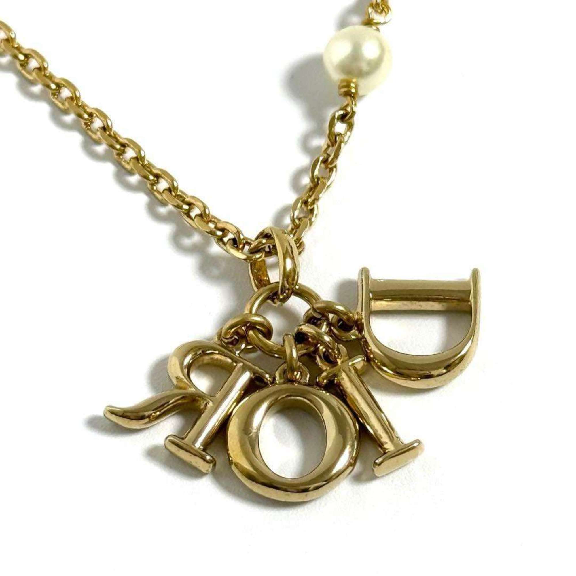 Pendant Necklace Artificial Pearl and Metal