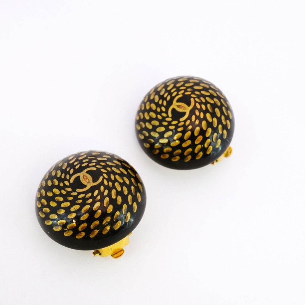 CC Logo Circle Clip-On Earrings Metal Gold-Tone Metal