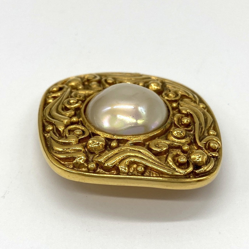 Brooch Metal with Pearl