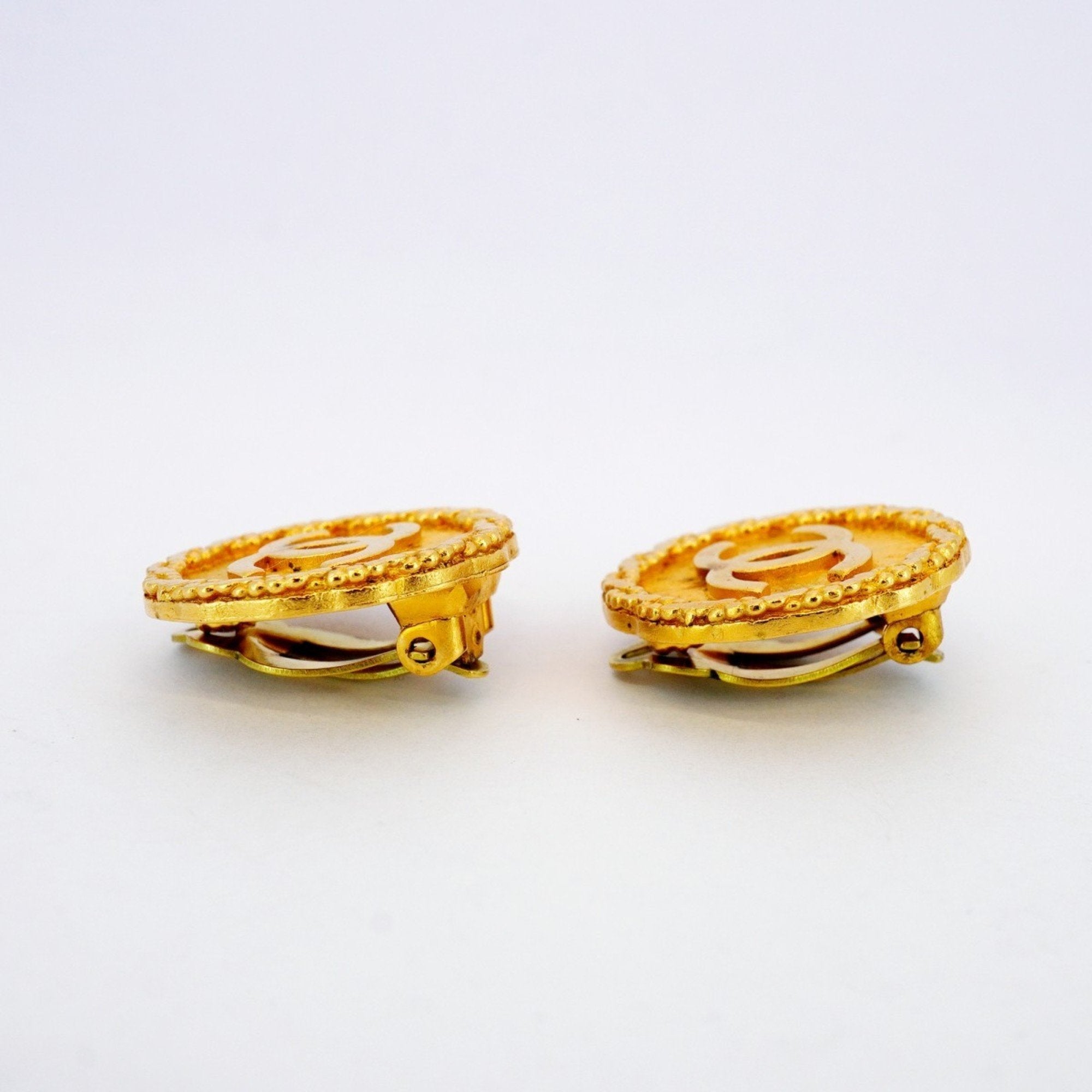 CC Logo Circle Clip-On Earrings Metal Gold-Tone Metal