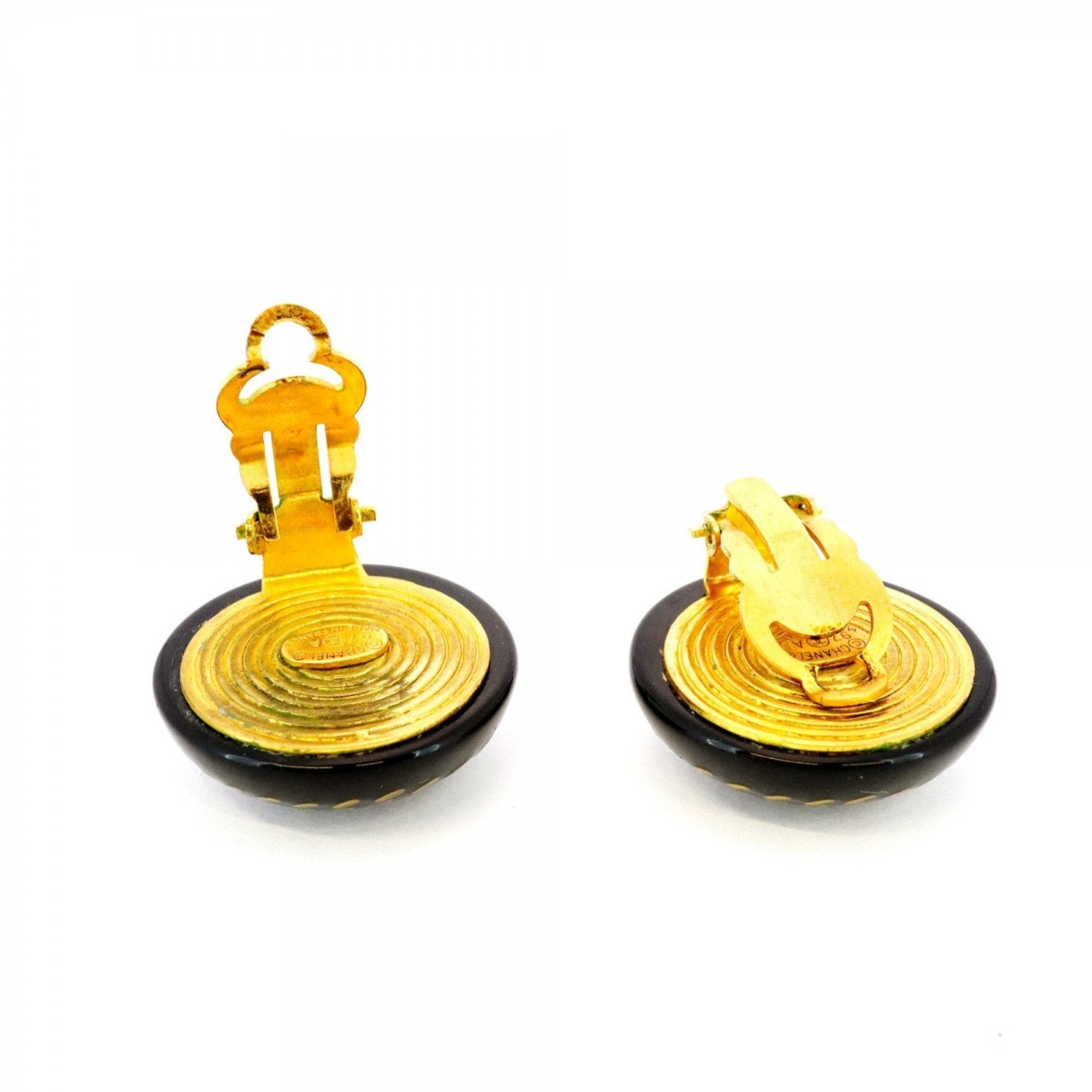 CC Logo Circle Clip-On Earrings Metal Gold-Tone Metal