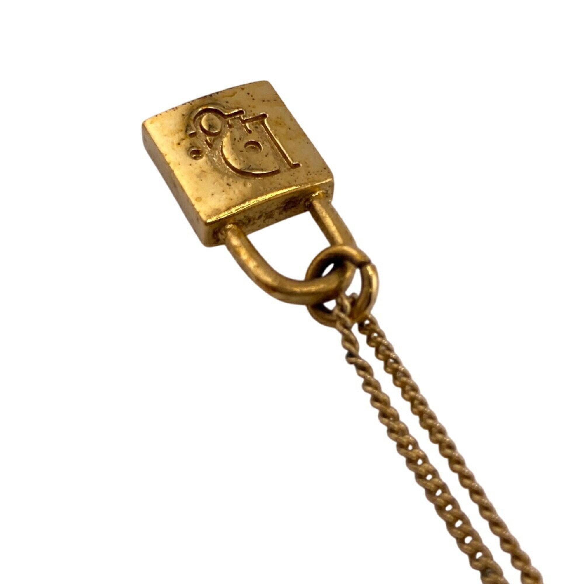Cadena Padlock Necklace Gold