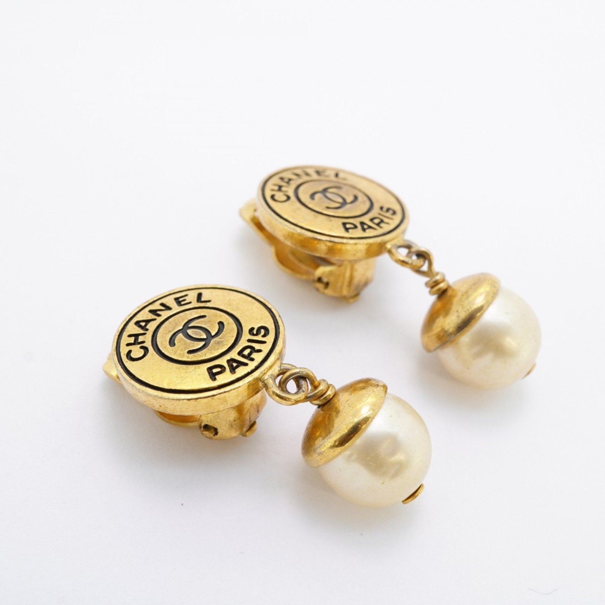 CC Logo Circle Clip-On Earrings Metal Gold-Tone Metal