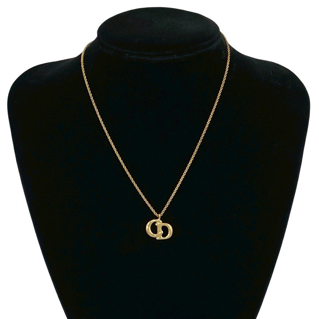 Vintage Pendant Necklace Gold