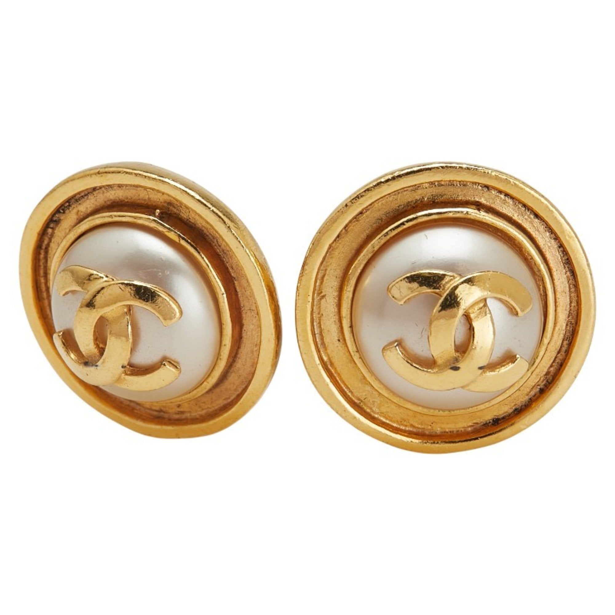 CC Logo Round Clip-On Earrings Metal Gold-Tone Metal