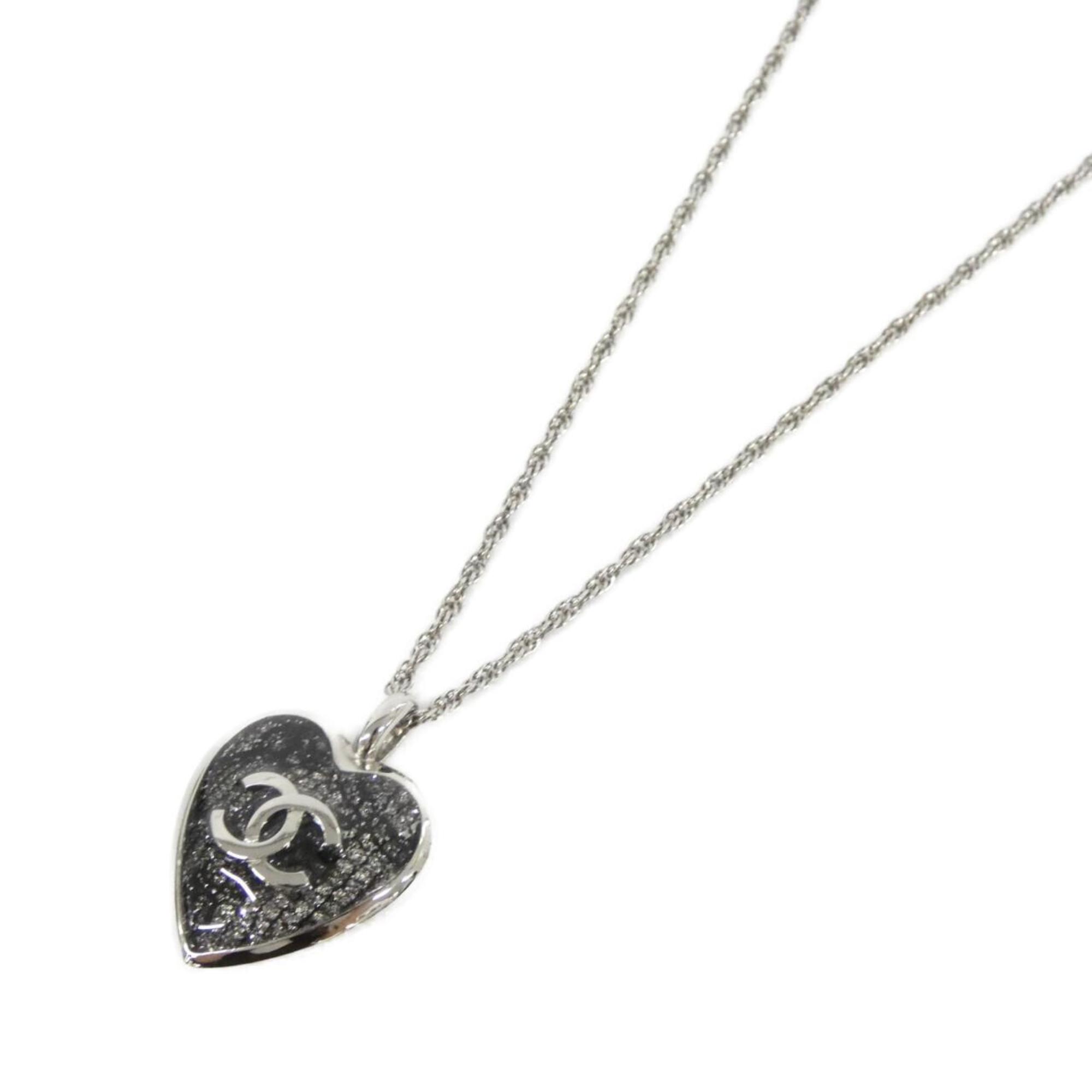 Pendant Necklace Metal Black and Silver