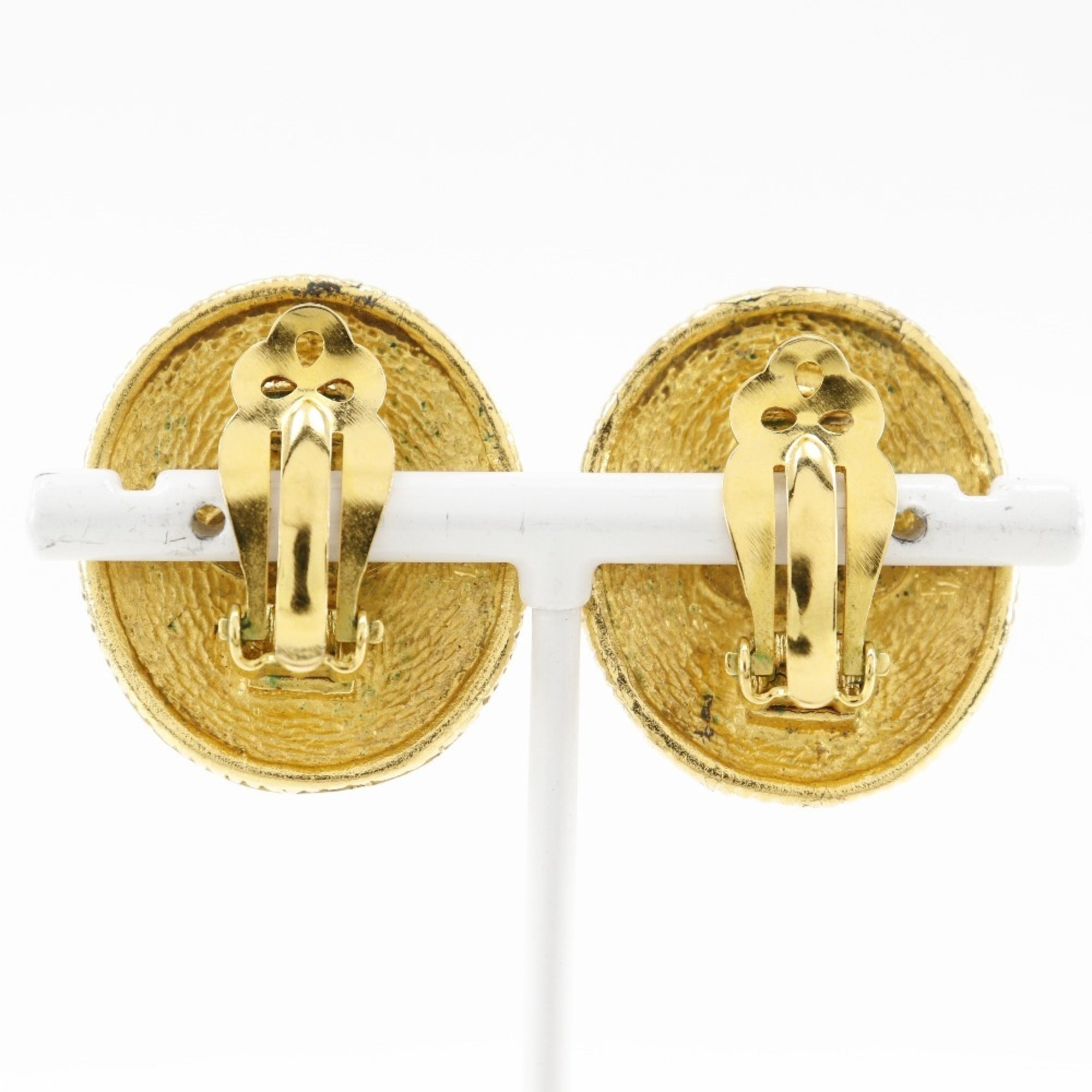 CC Logo Clip-On Earrings Metal Gold-Tone Metal