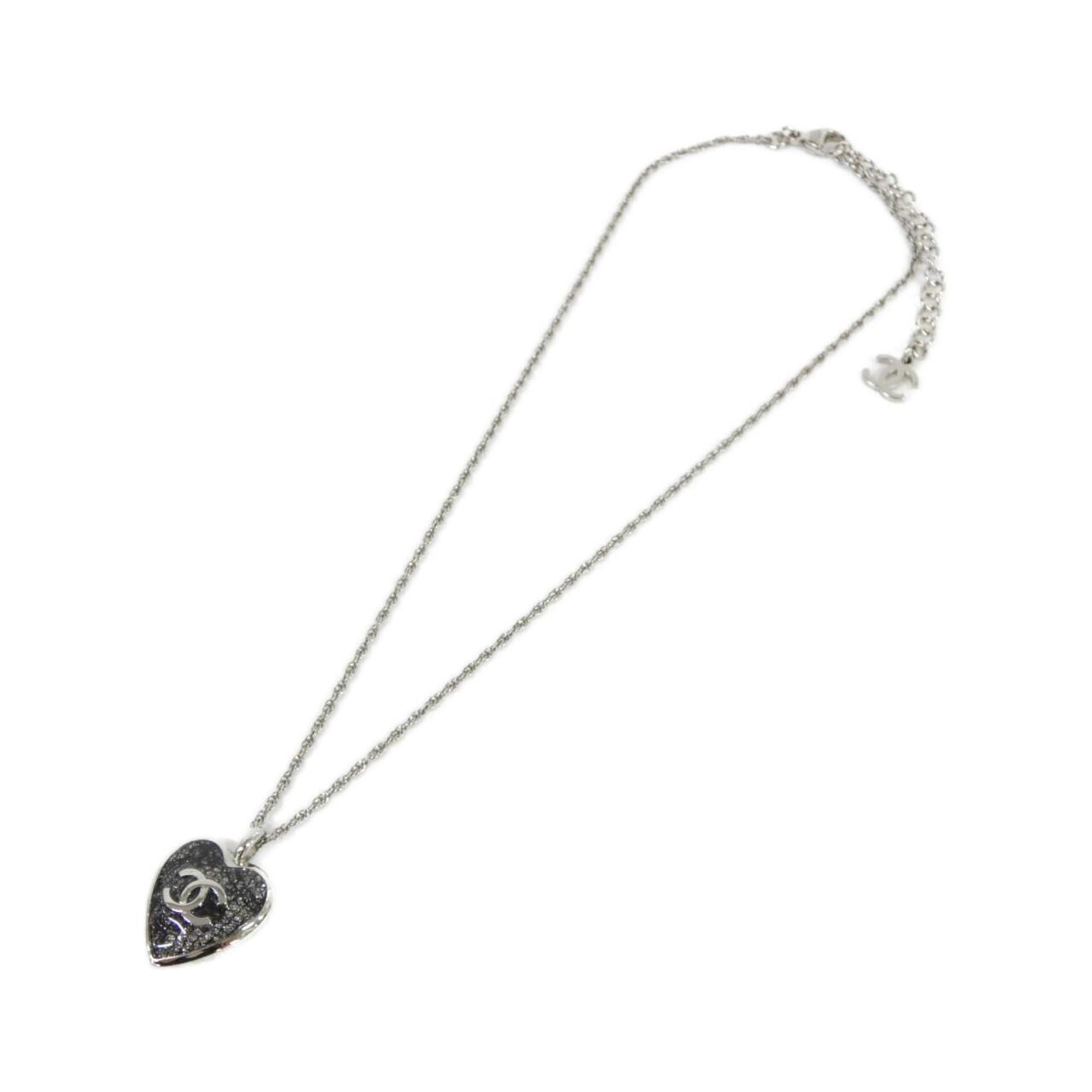 Pendant Necklace Metal Black and Silver
