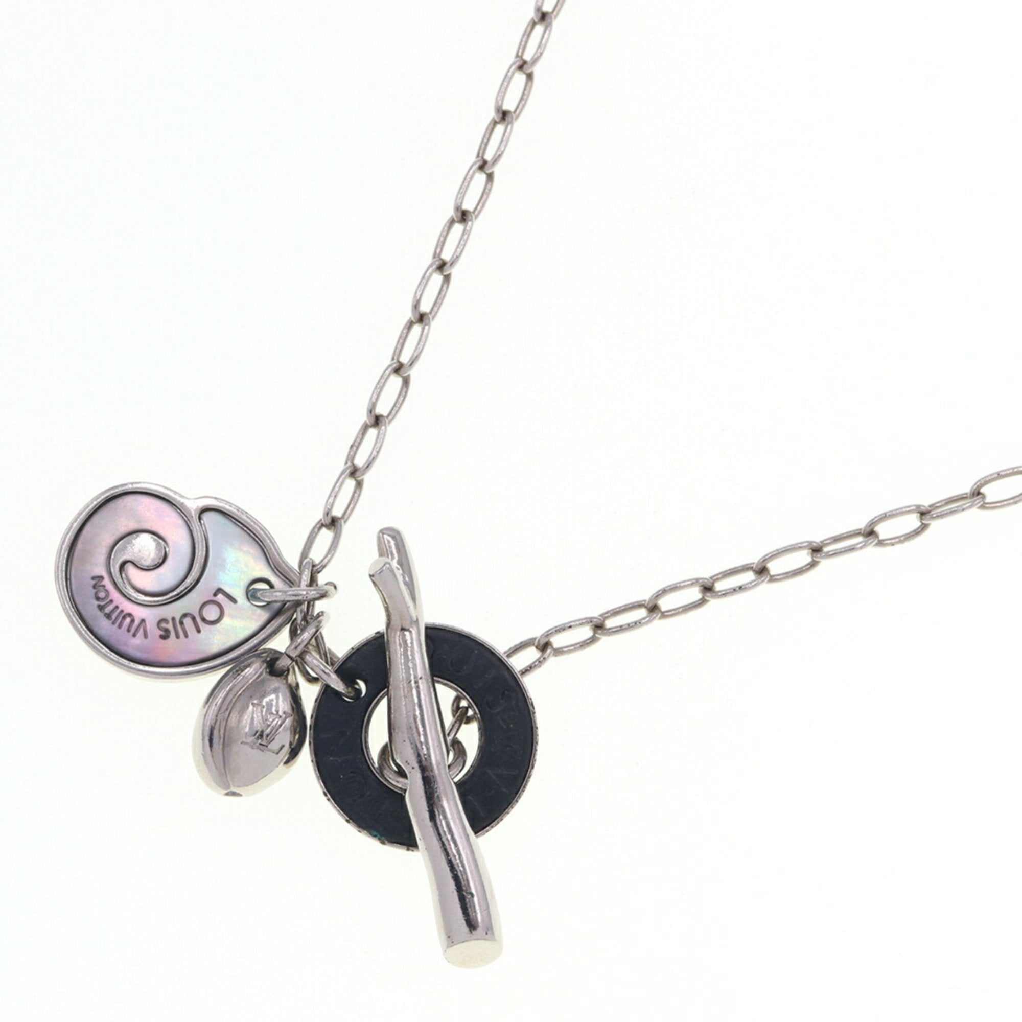 Pendant Necklace Metal and Shell Black and Silver