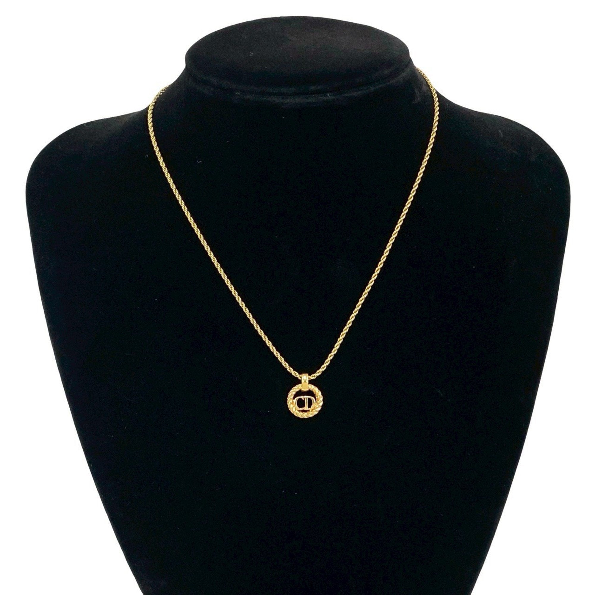 Pendant Necklace Gold