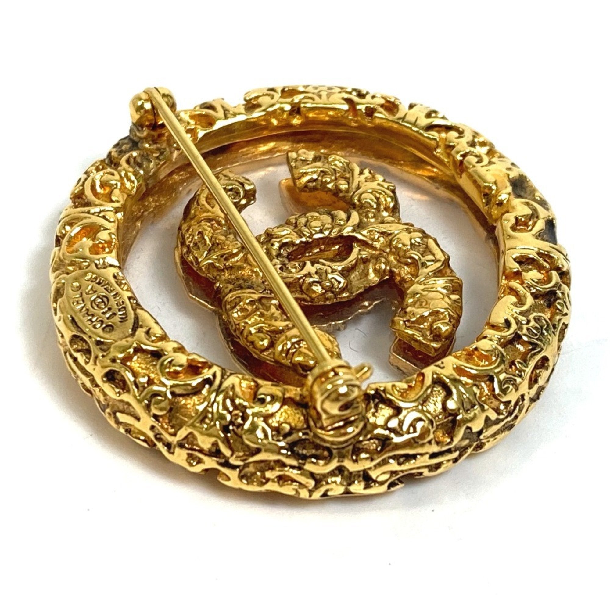 CC Logo Circle Brooch Gold-Tone Metal
