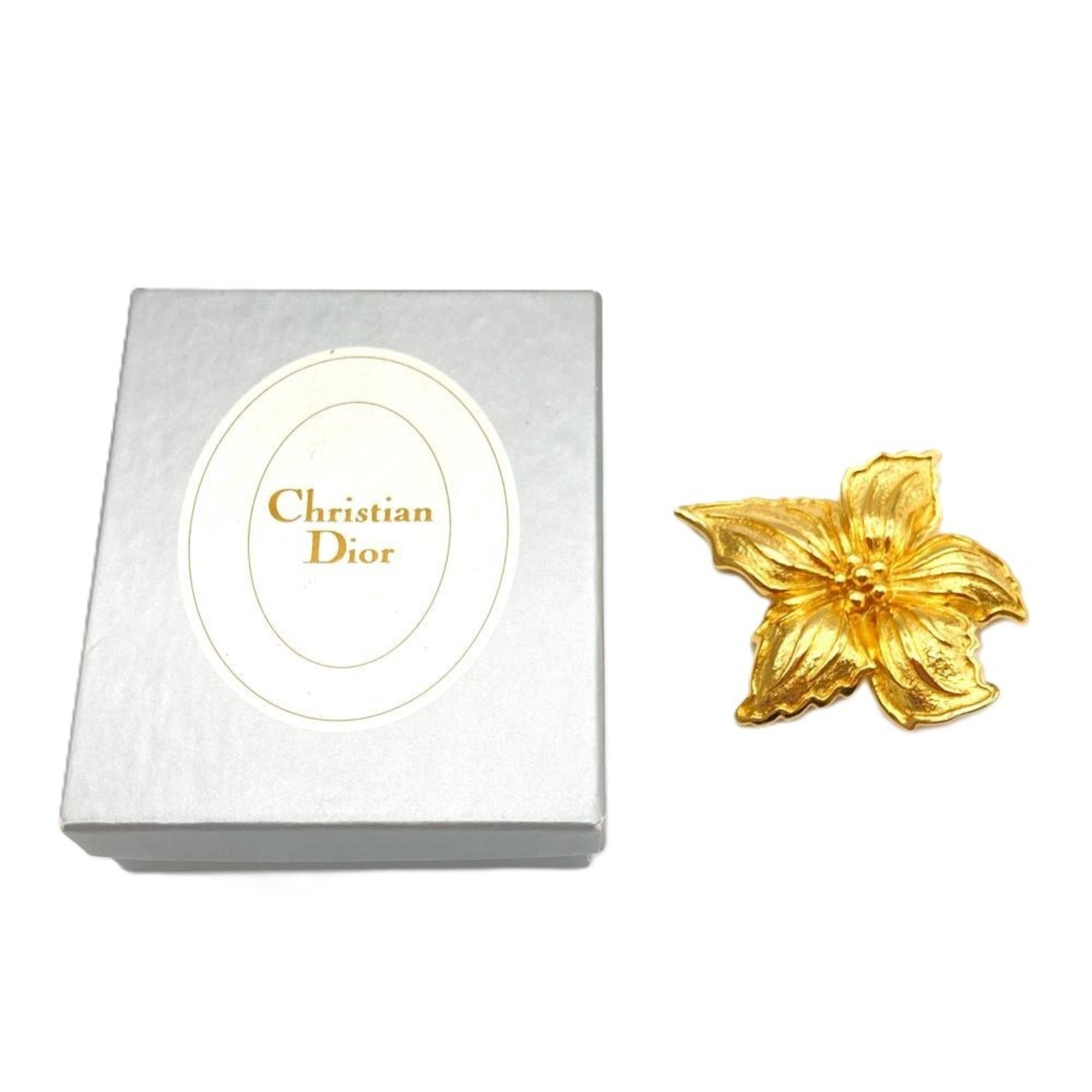 Flower Motif Brooch Gold