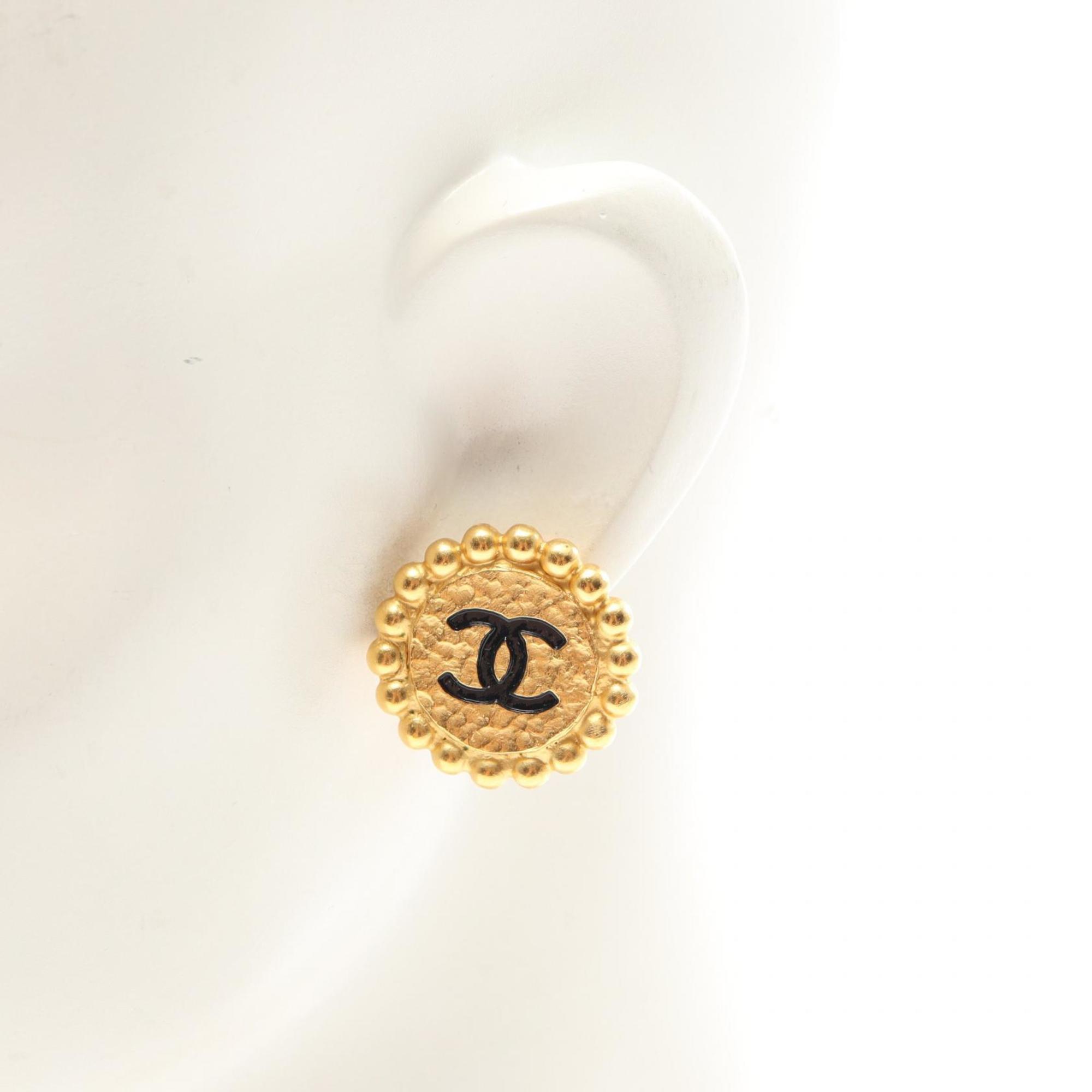 CC Logo Clip-On Earrings Metal Gold-Tone Metal