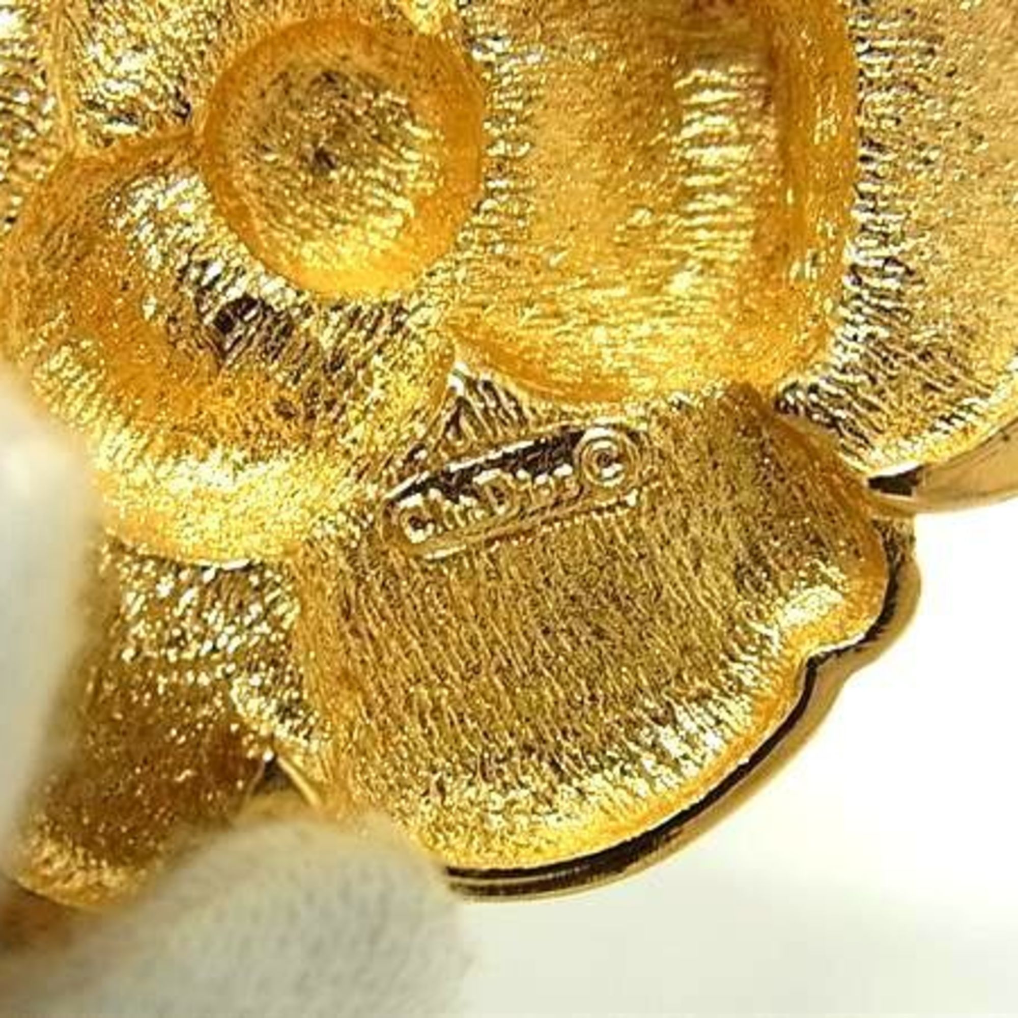 Brooch Gold Metal and Rhinestone