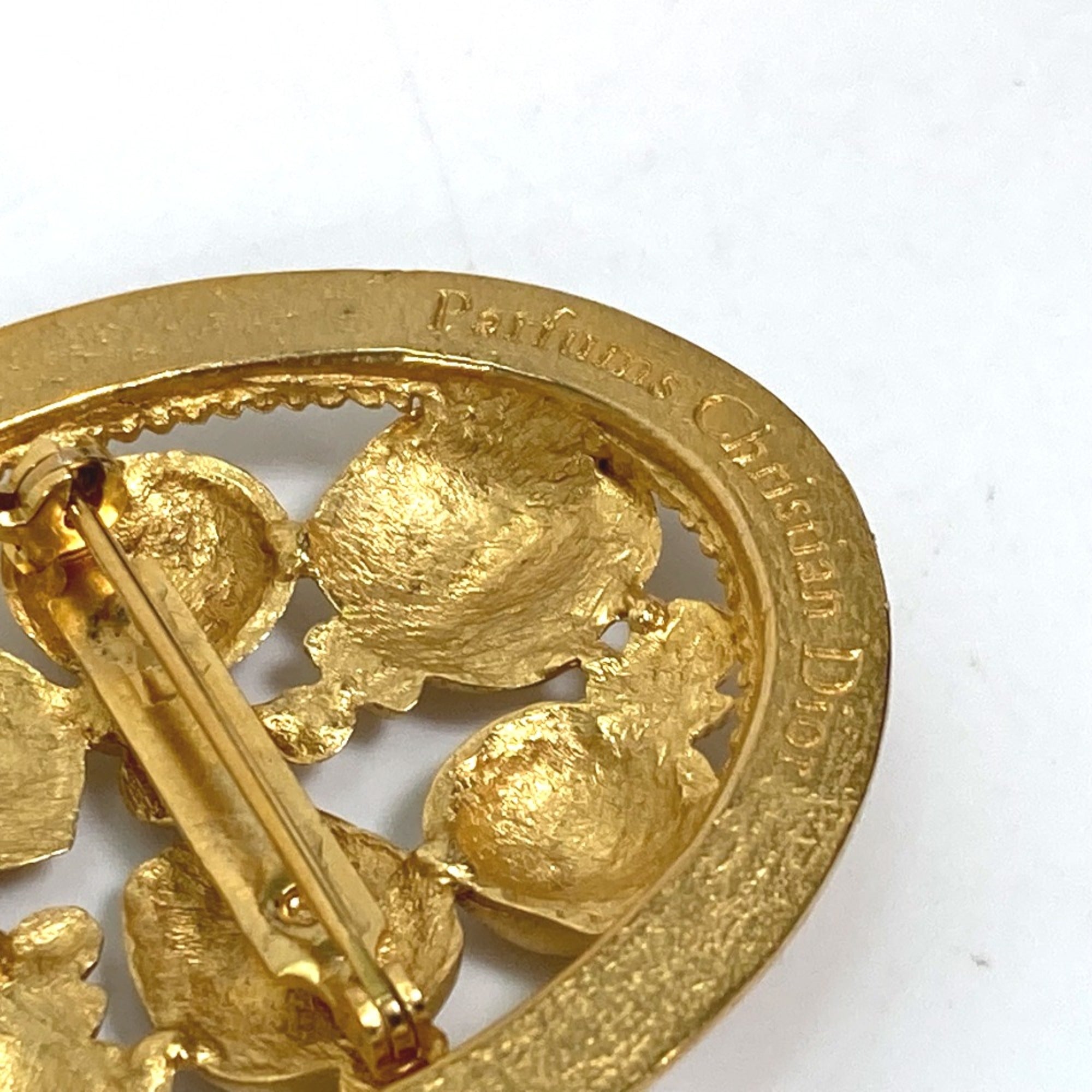 Vintage Circle Round Brooch Gold