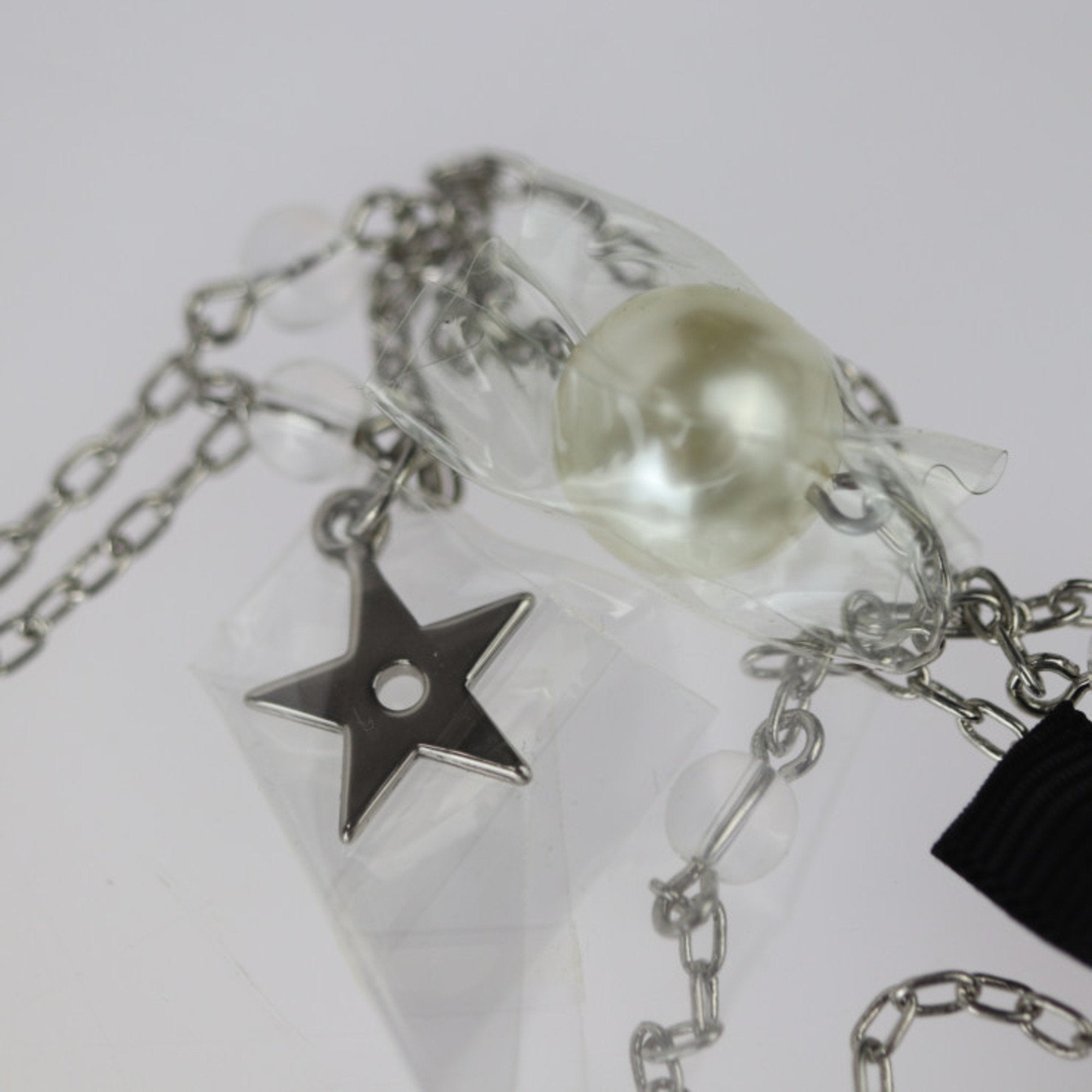 Pendant Necklace Metal Black and Silver