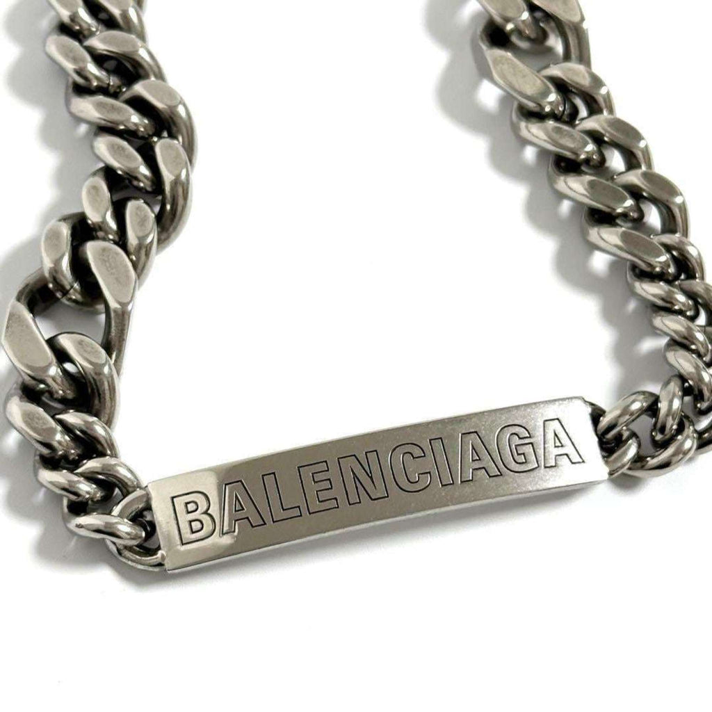 Plate Twist Pendant Necklace Metal