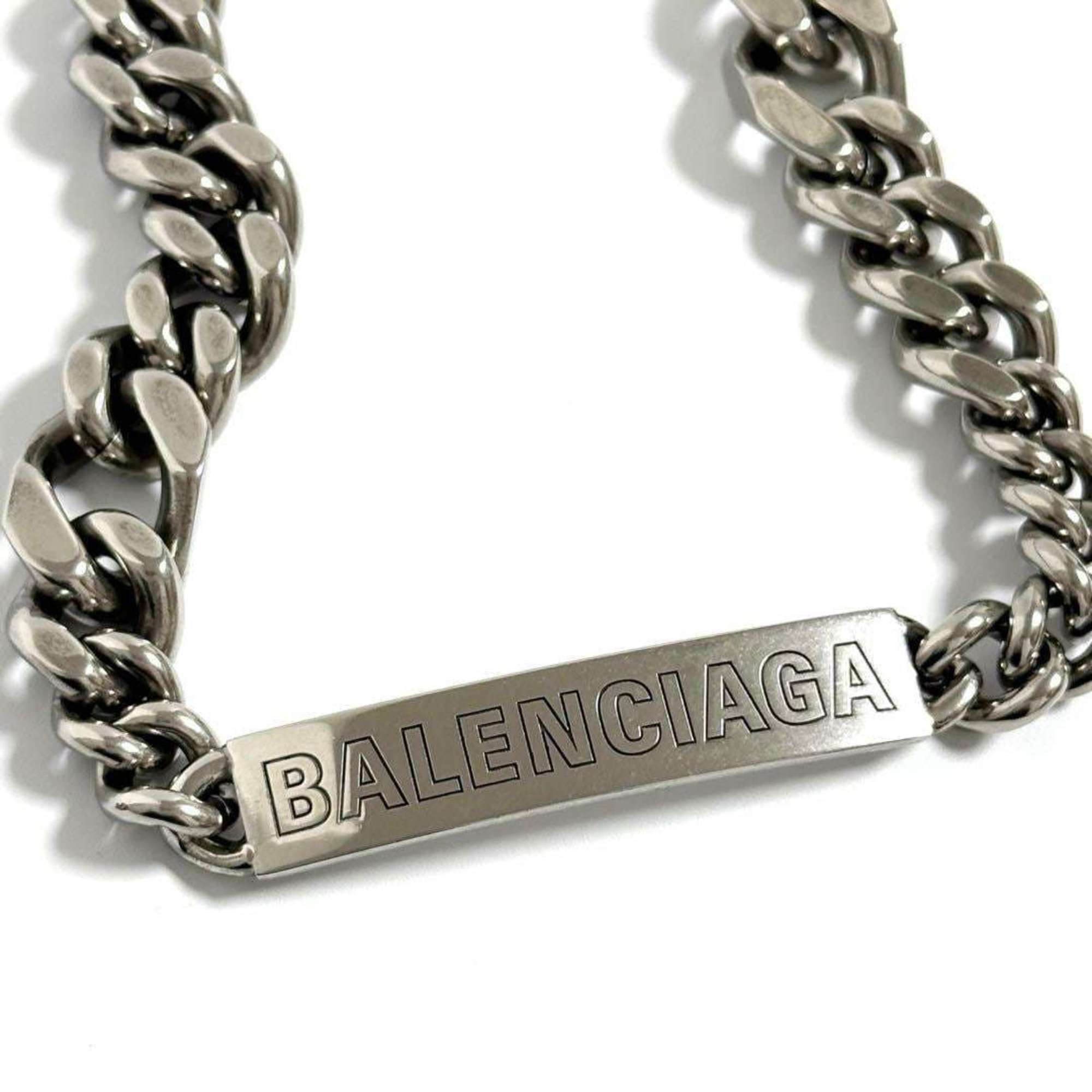 Plate Twist Pendant Necklace Metal