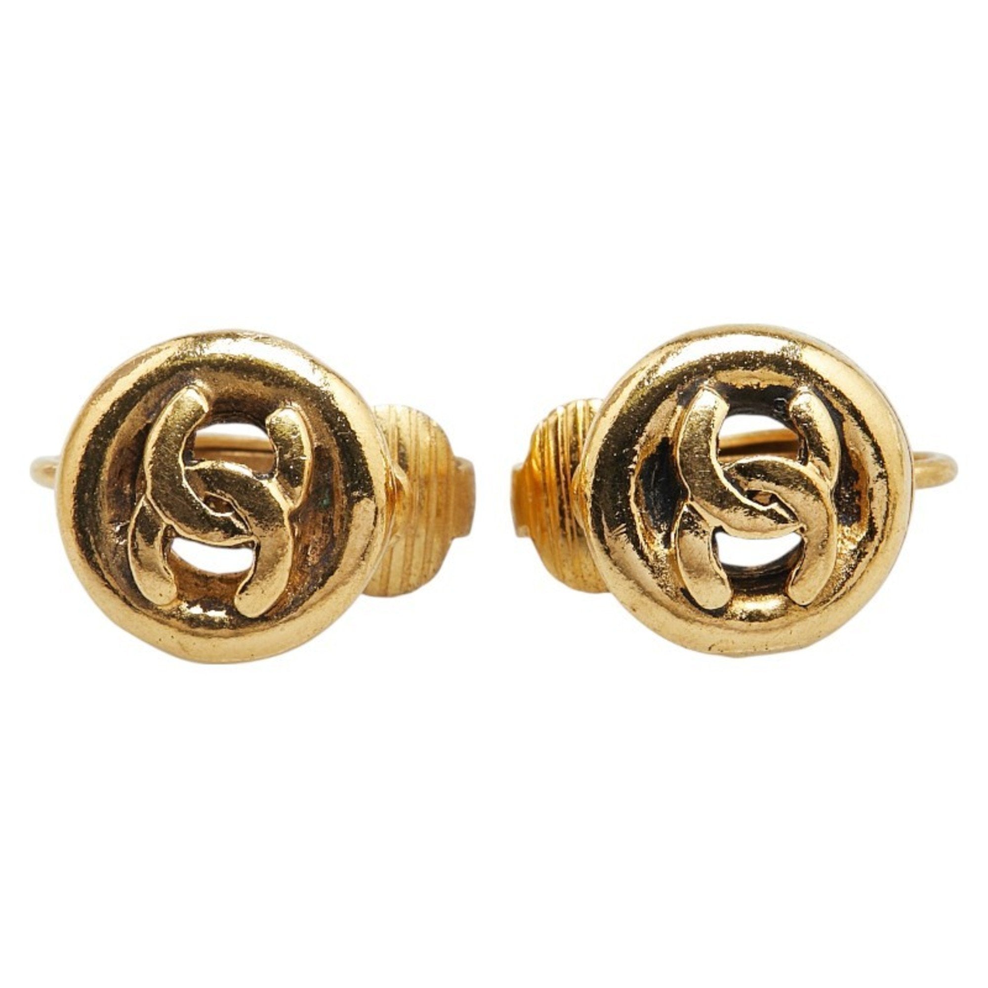 CC Logo Round Clip-On Earrings Metal Gold-Tone Metal