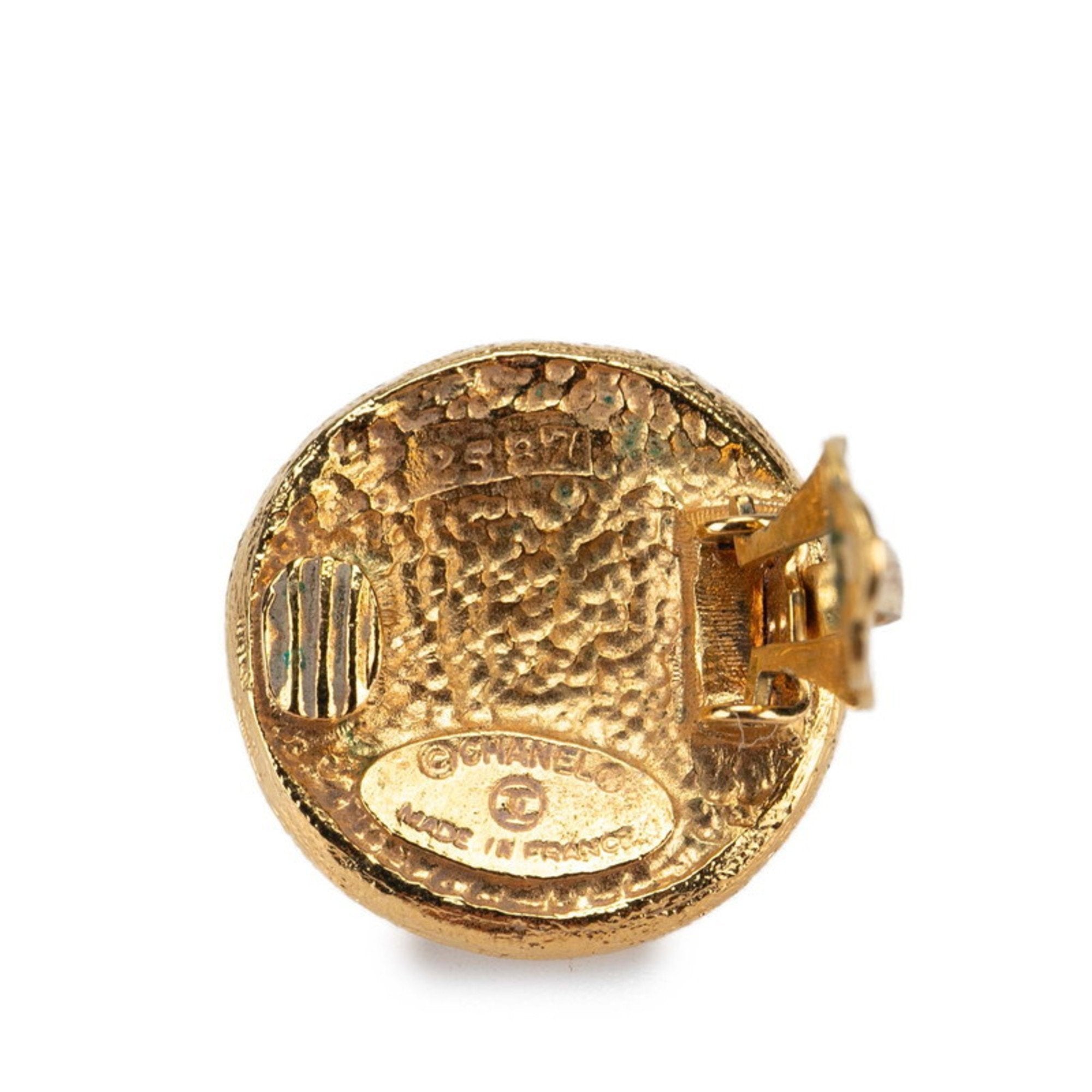CC Logo Round Clip-On Earrings Metal Gold-Tone Metal
