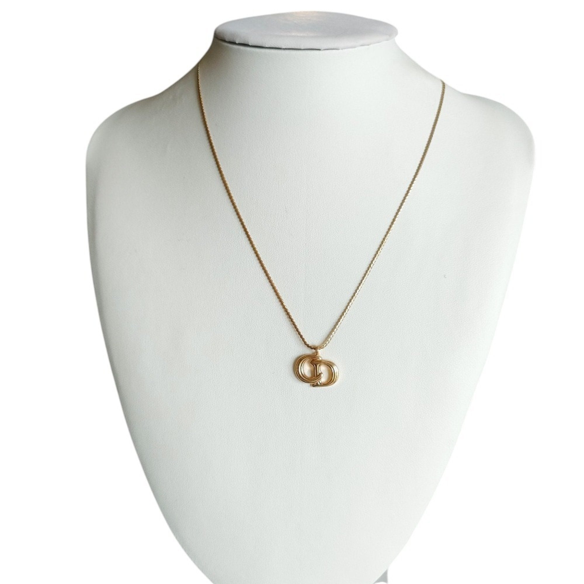 Pendant Necklace Gold